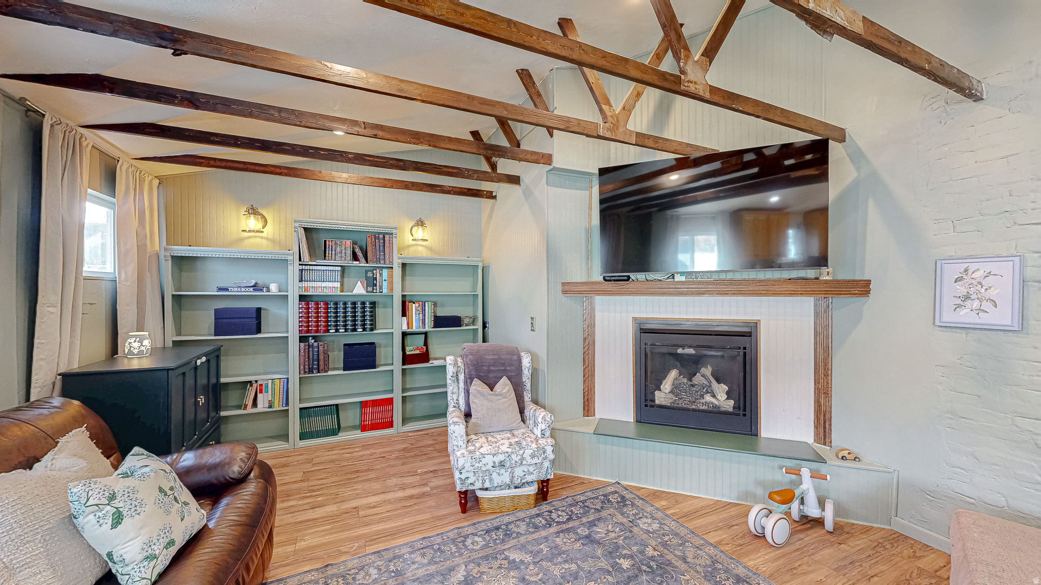 1216 E LOAFER VIEW DR