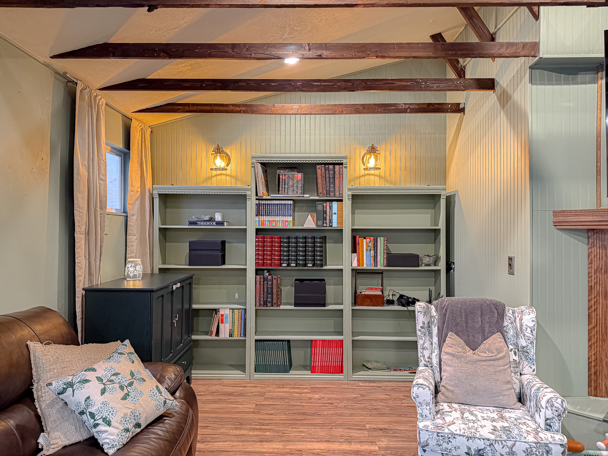 1216 E LOAFER VIEW DR