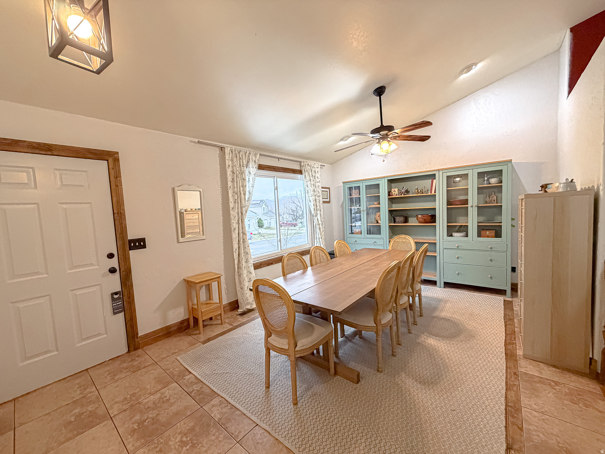 1216 E LOAFER VIEW DR