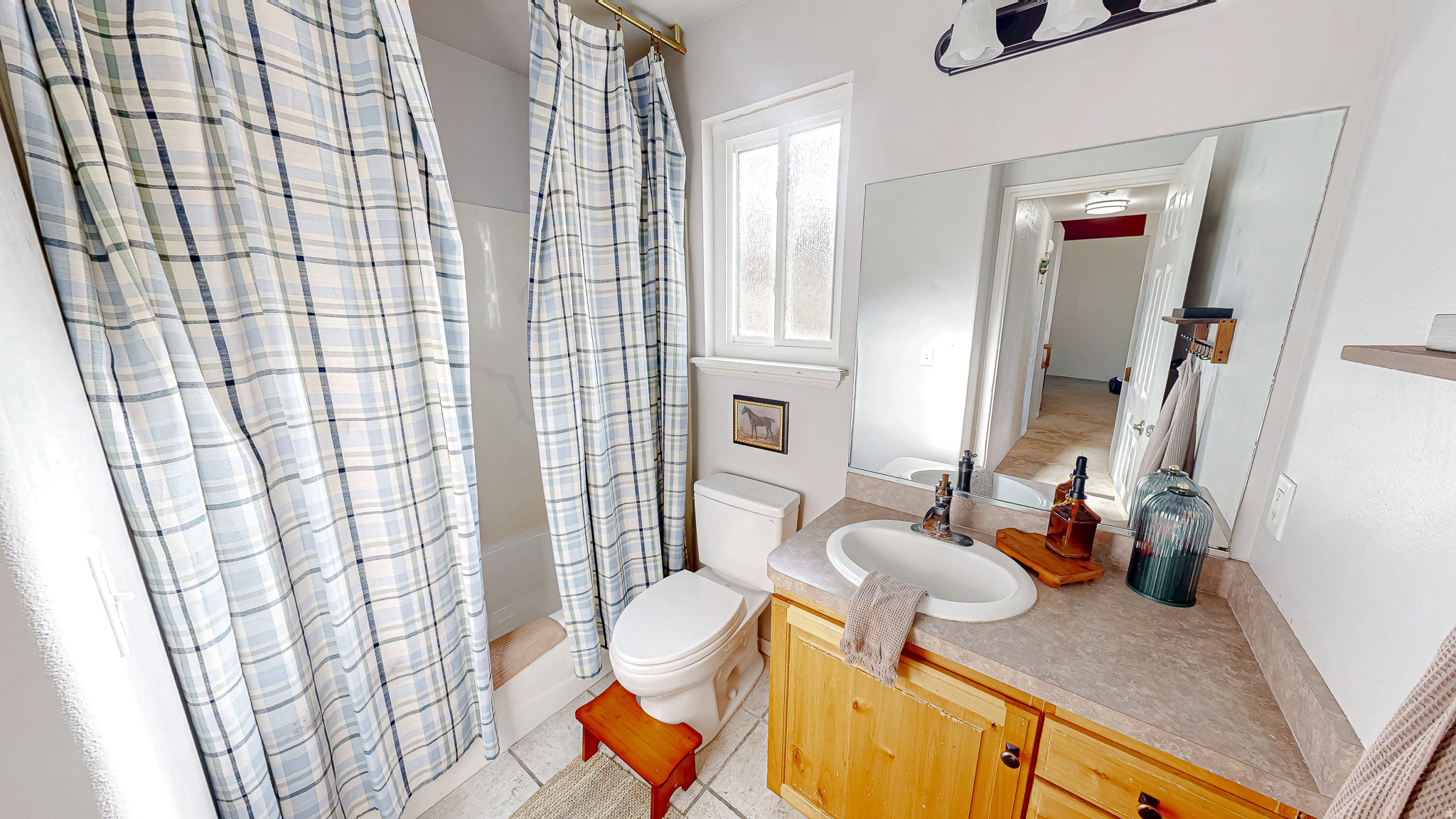 1216 E LOAFER VIEW DR