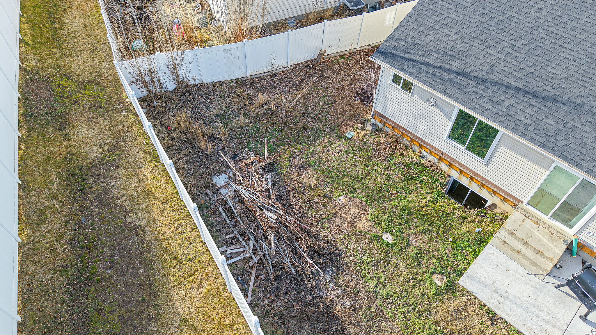 1216 E LOAFER VIEW DR