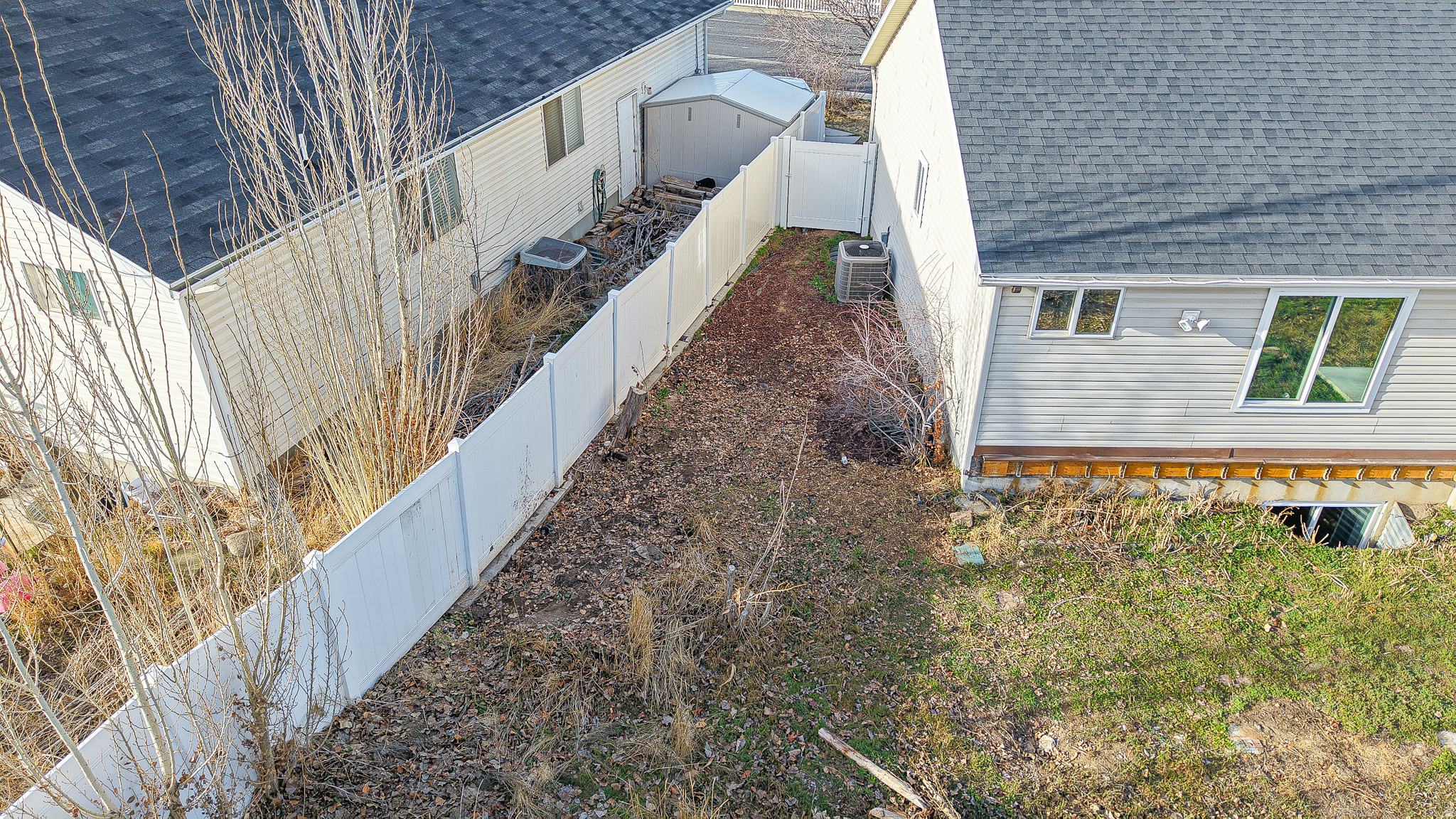 1216 E LOAFER VIEW DR