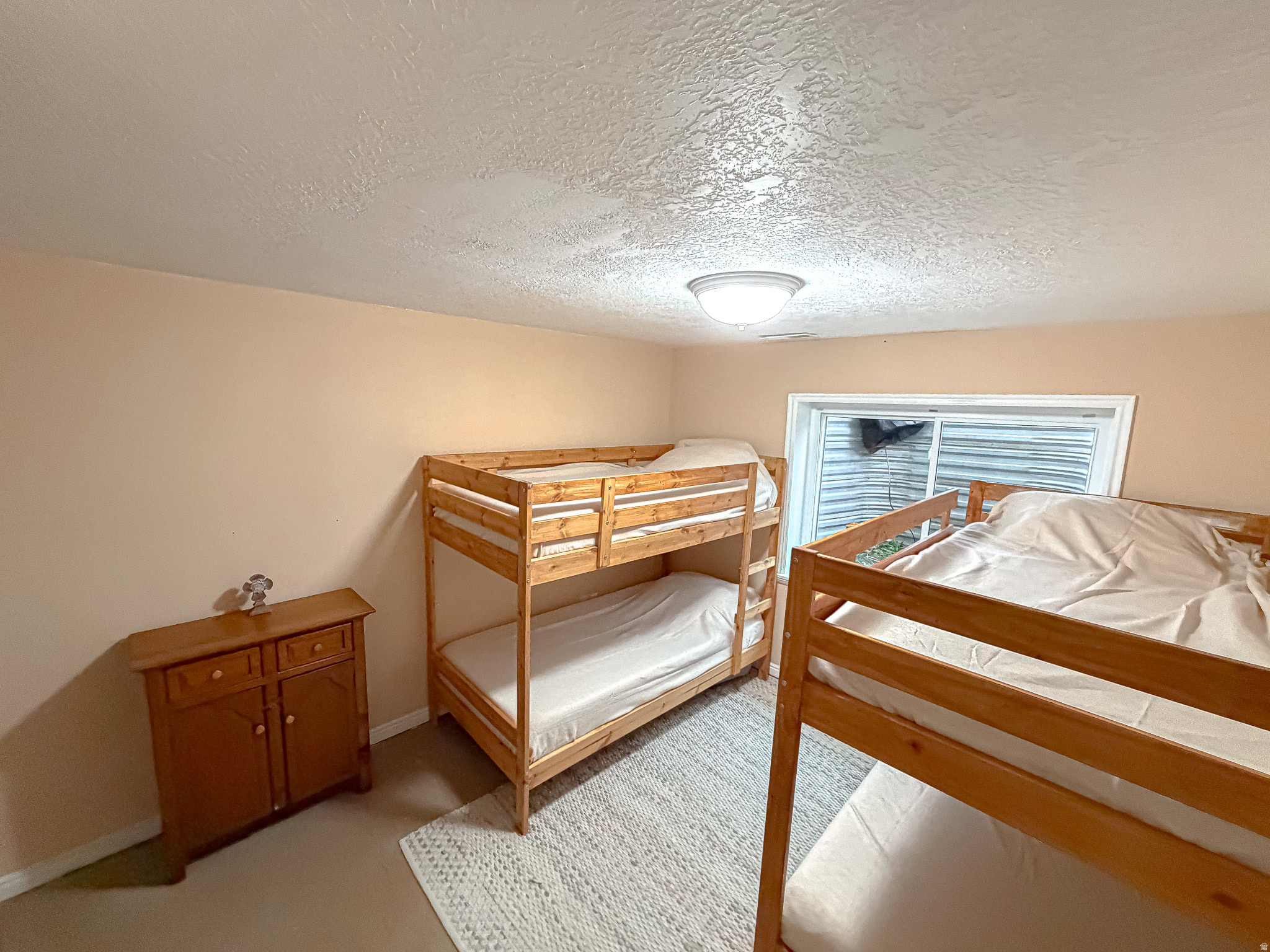 1216 E LOAFER VIEW DR