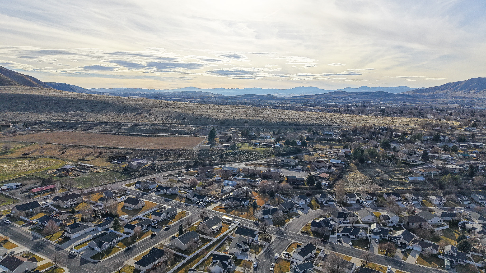 1216 E LOAFER VIEW DR