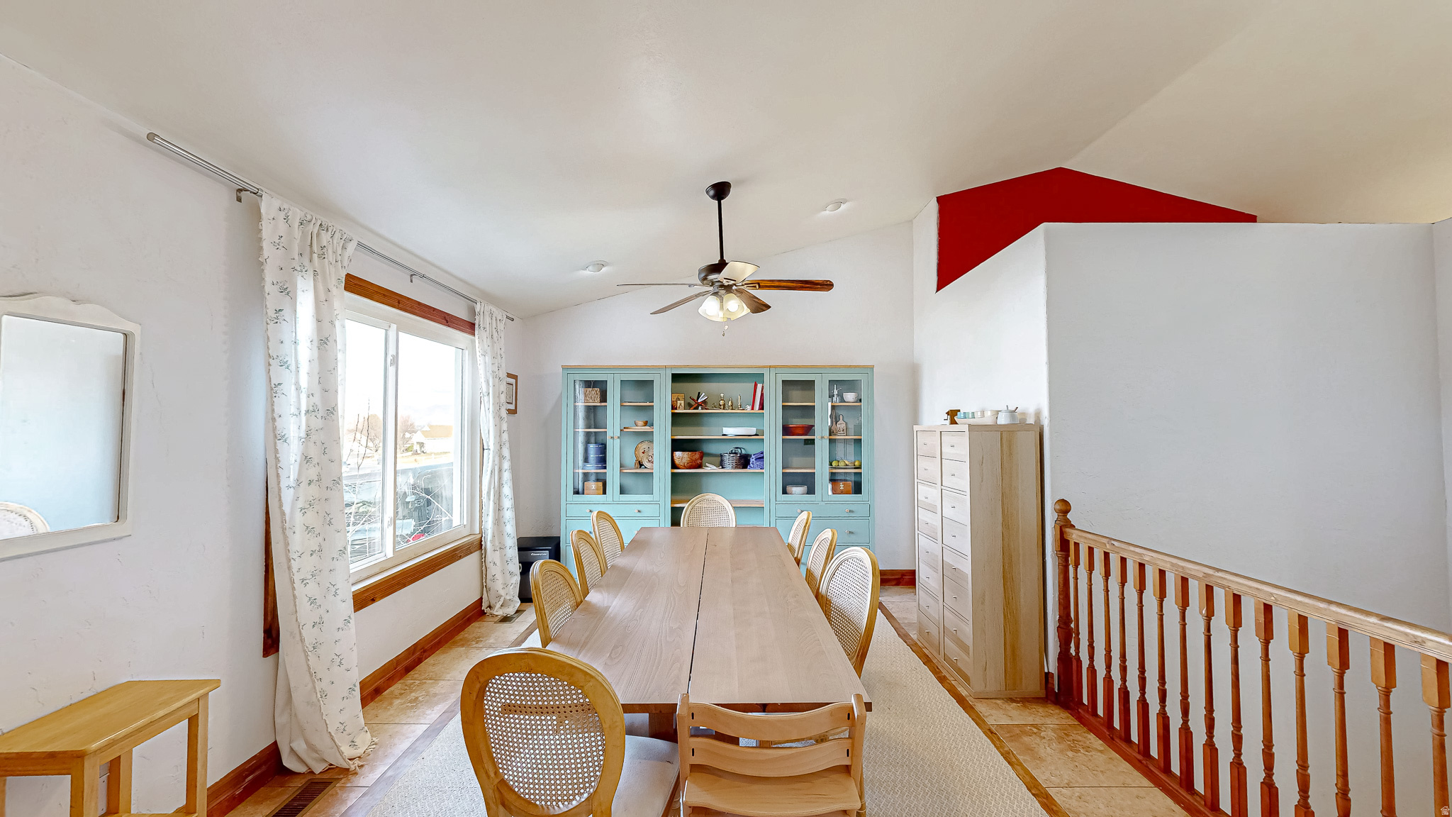 1216 E LOAFER VIEW DR