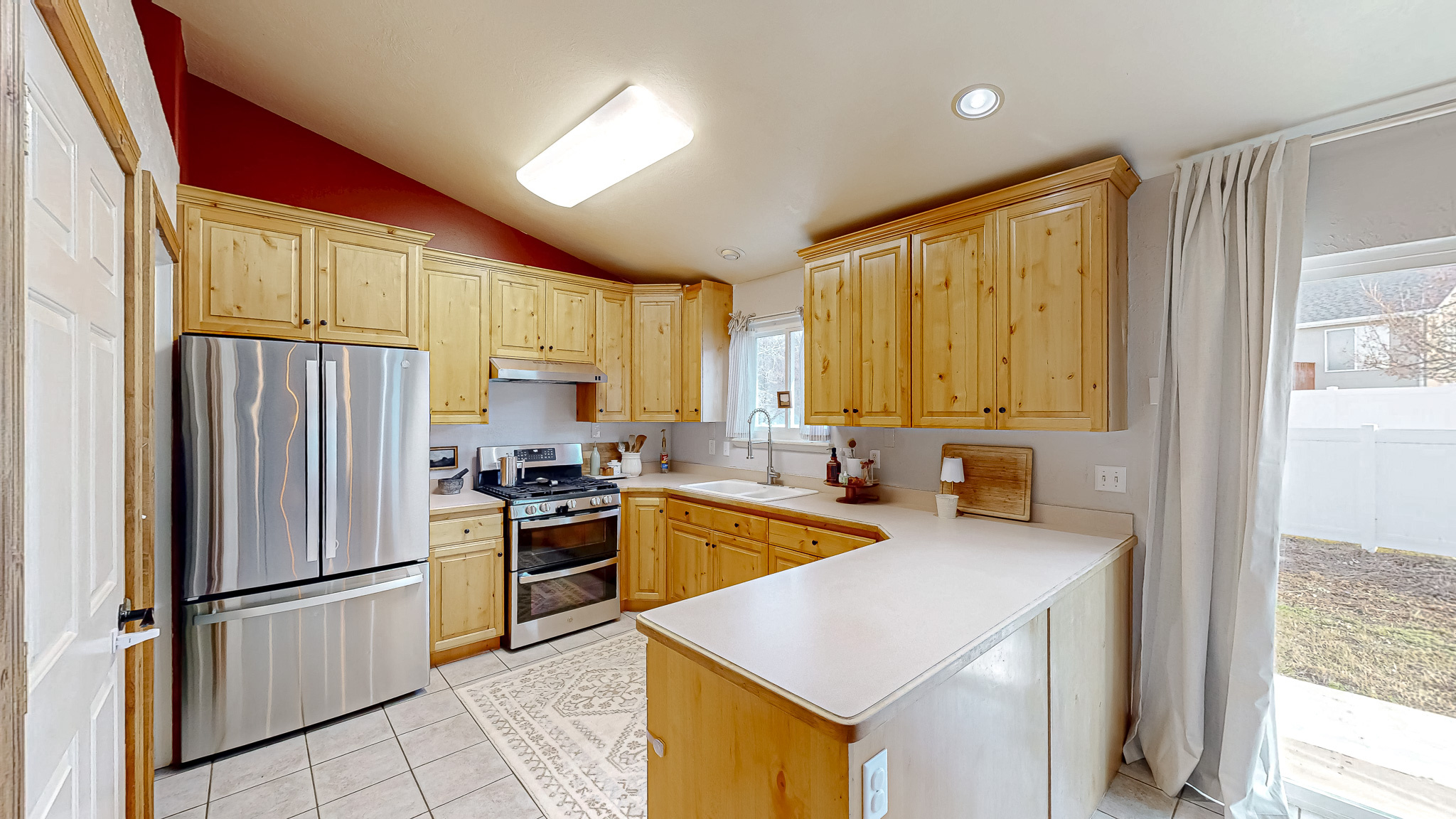 1216 E LOAFER VIEW DR