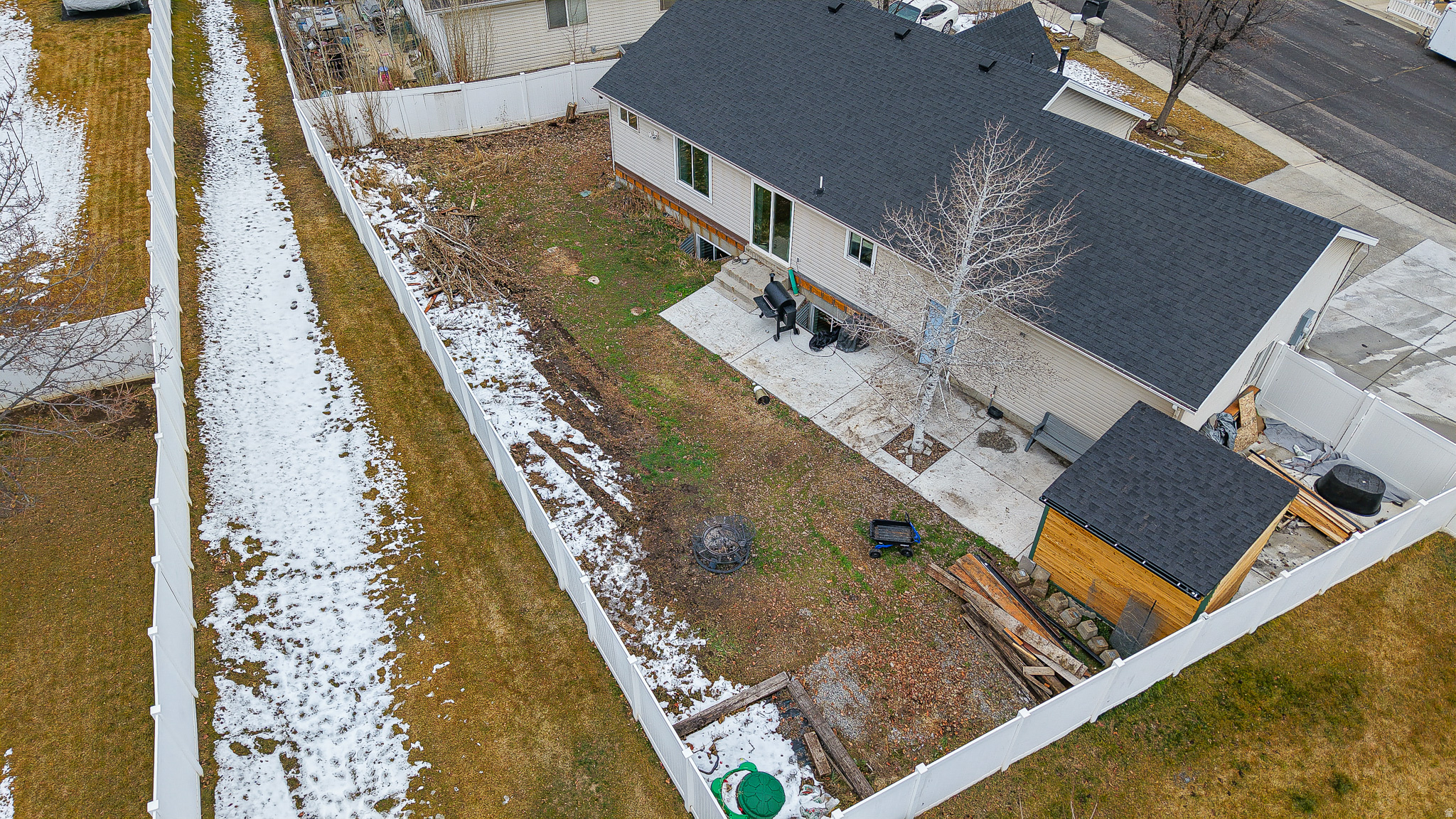 1216 E LOAFER VIEW DR