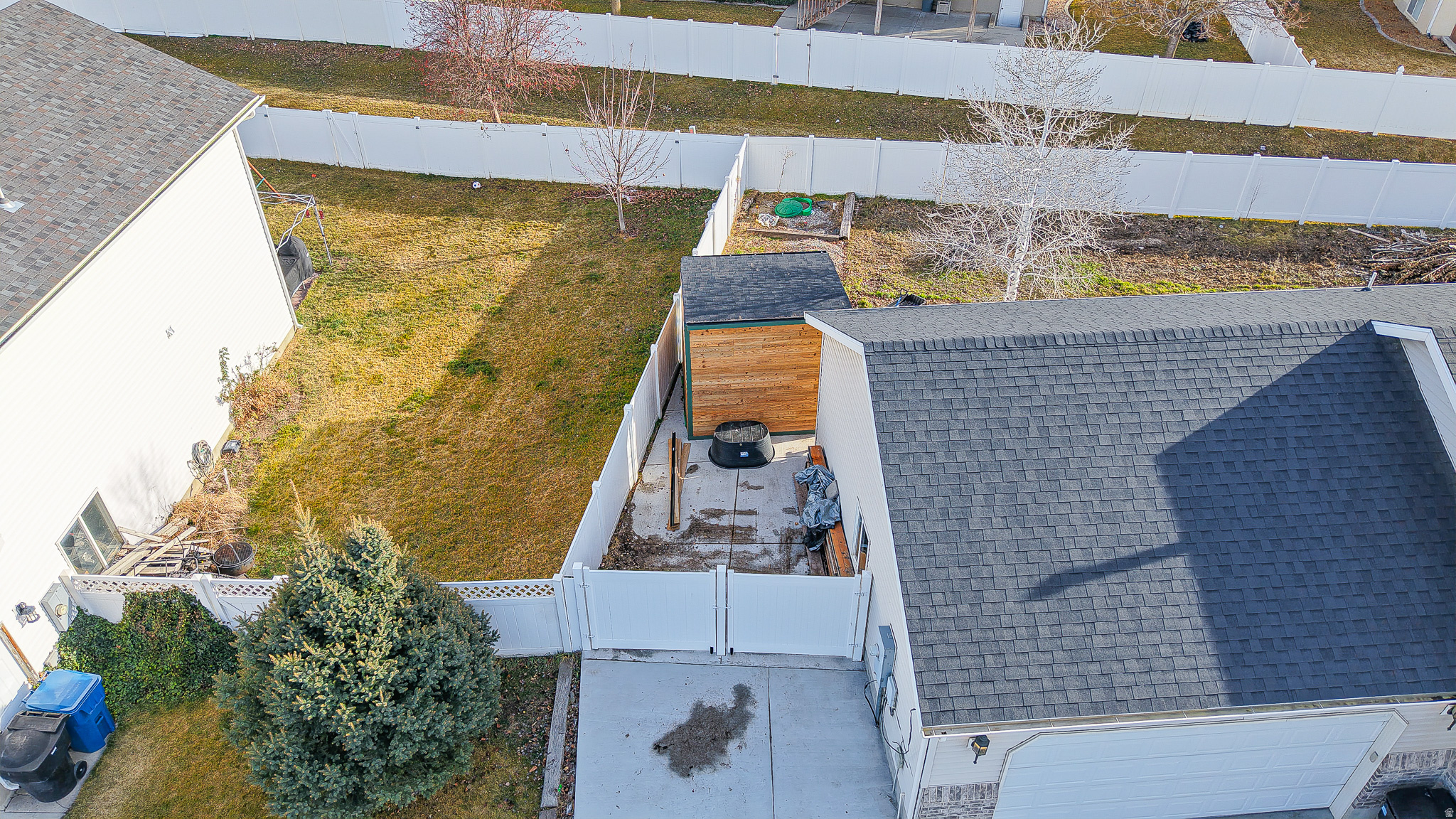 1216 E LOAFER VIEW DR