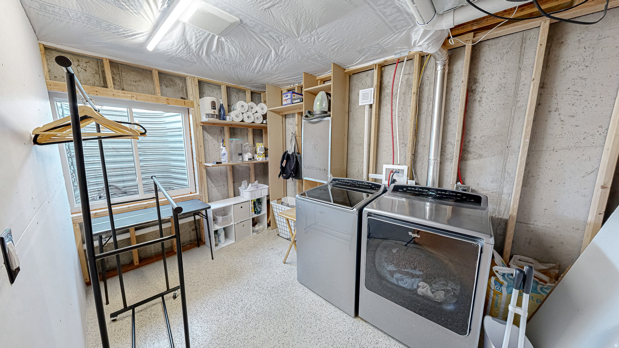 1216 E LOAFER VIEW DR