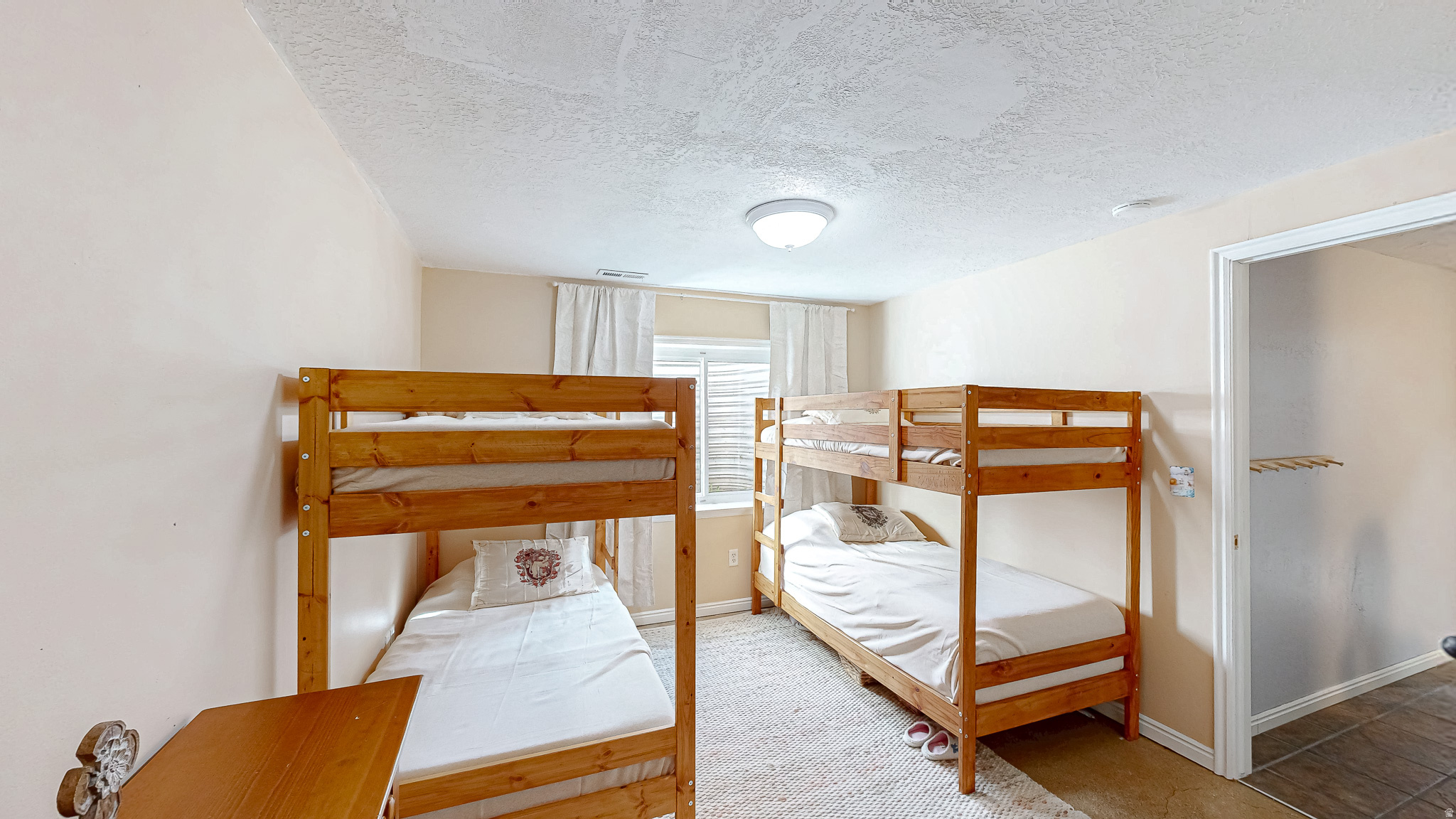 1216 E LOAFER VIEW DR