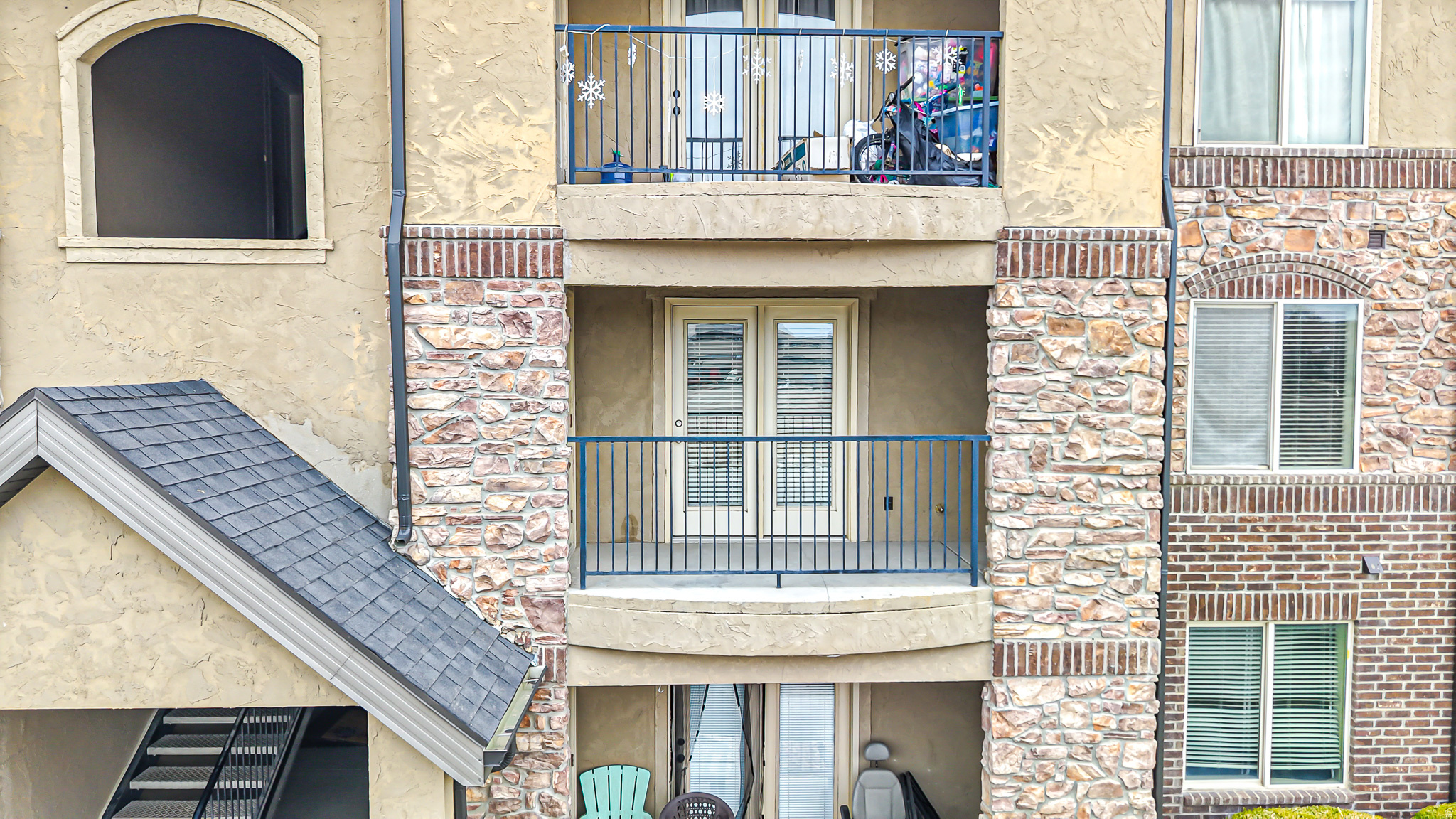 523 1045 S 1700 #523