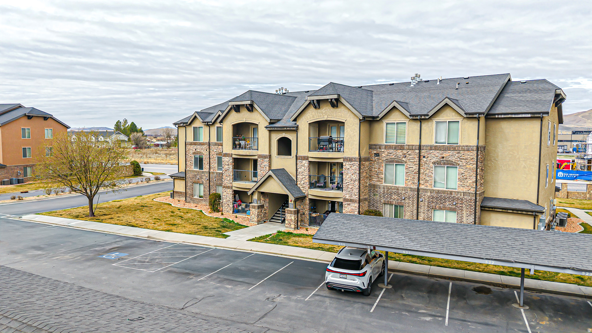 523 1045 S 1700 #523