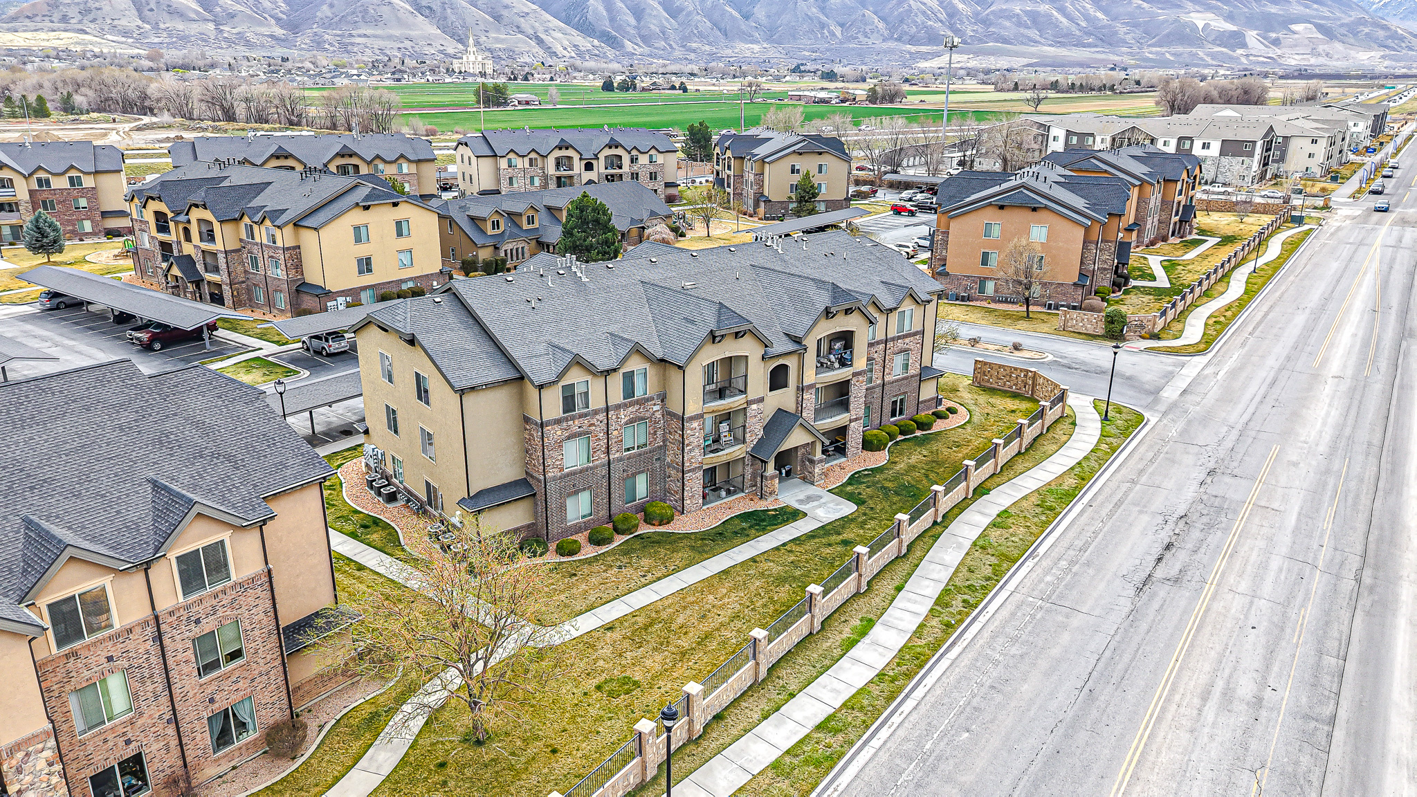 523 1045 S 1700 #523