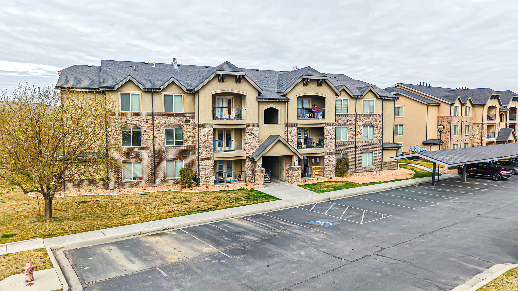 523 1045 S 1700 #523