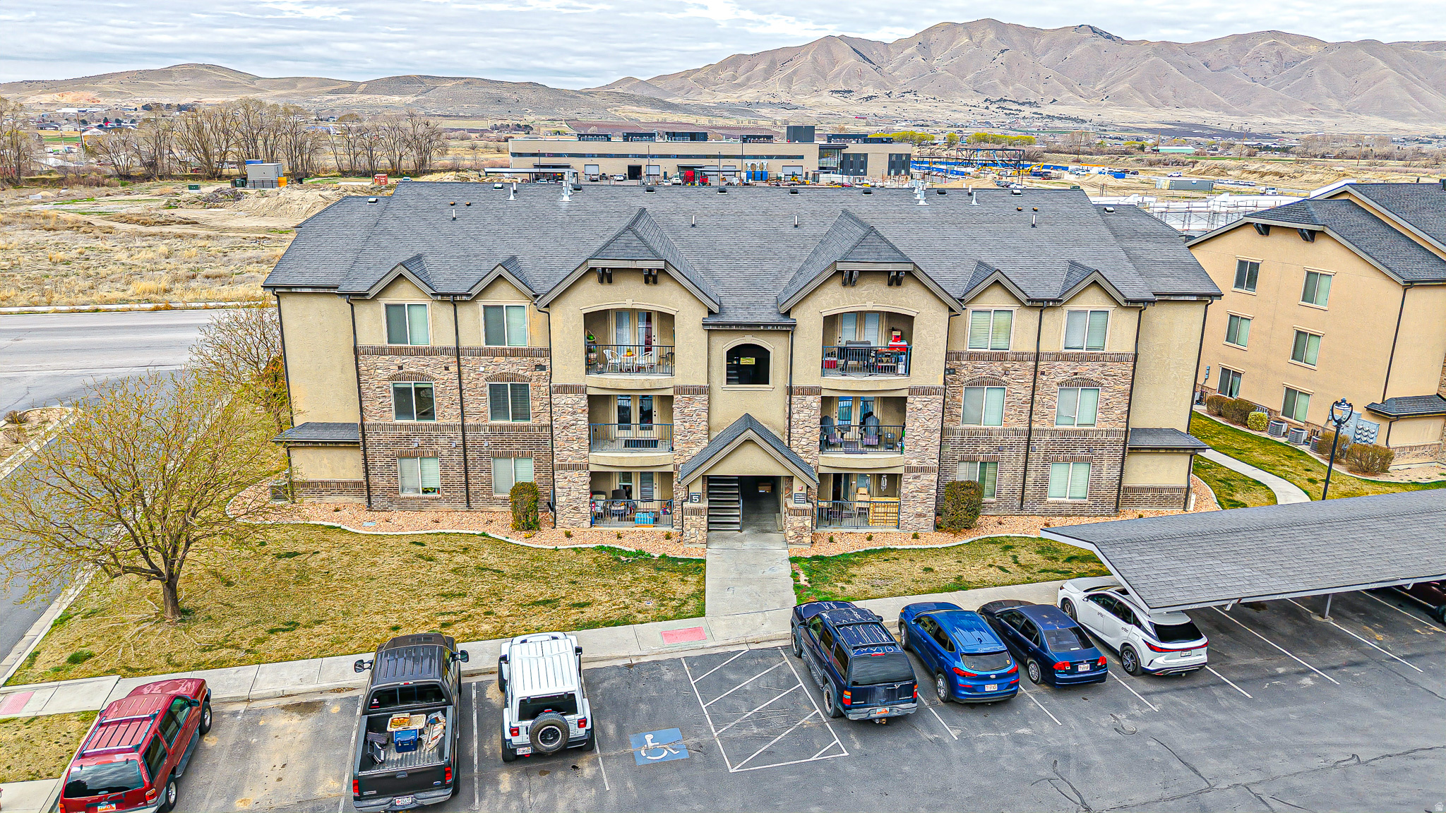 523 1045 S 1700 #523