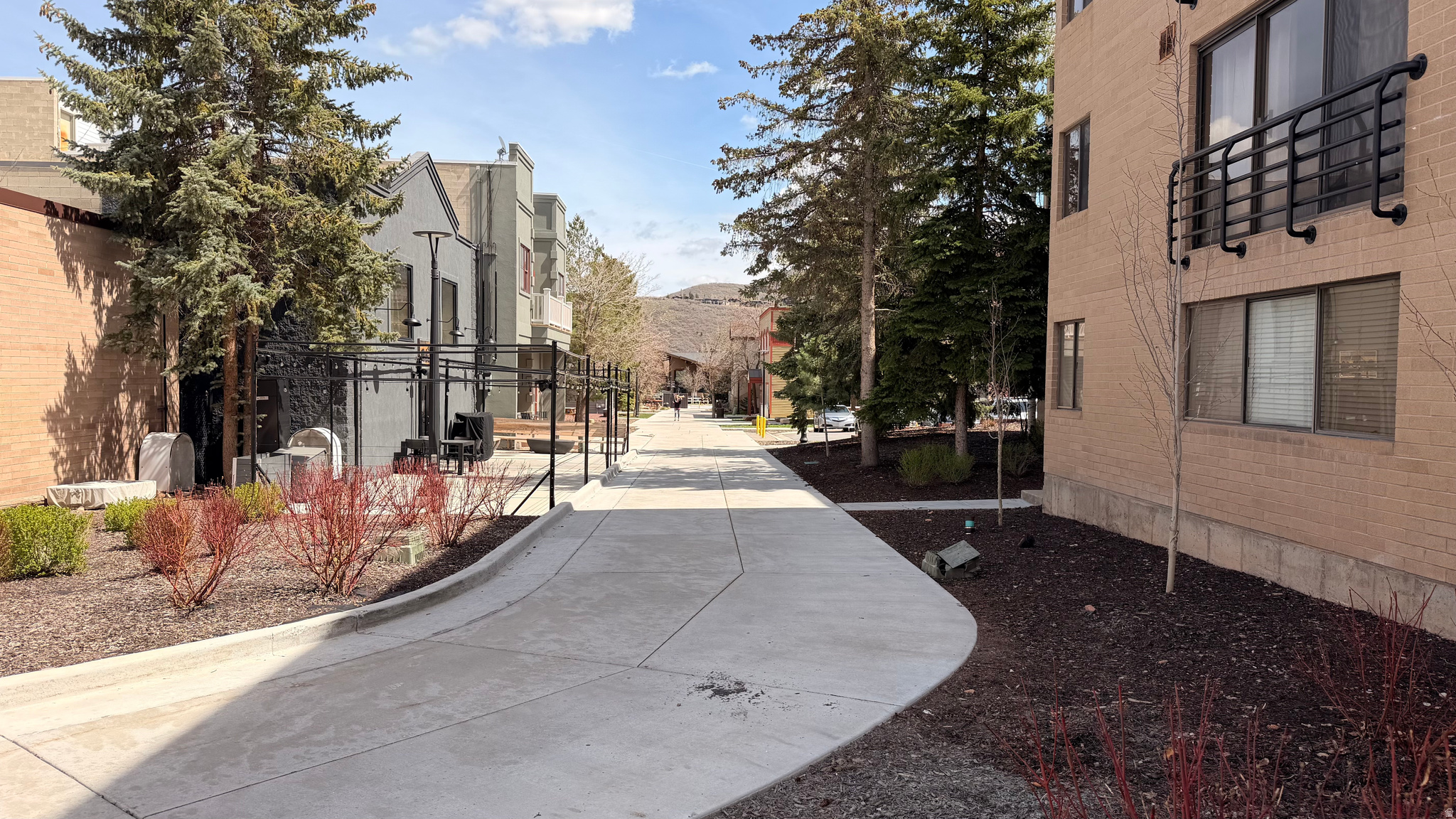 2000 PROSPECTOR AVE #106