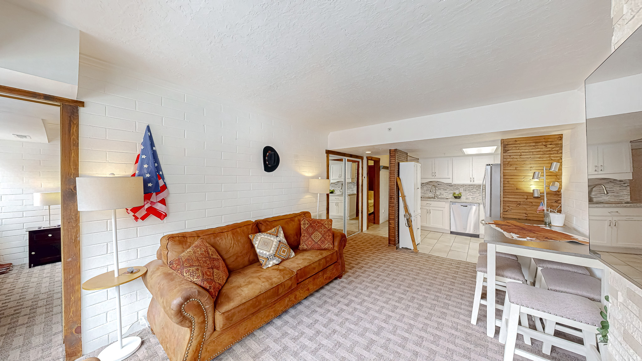 2000 PROSPECTOR AVE #106