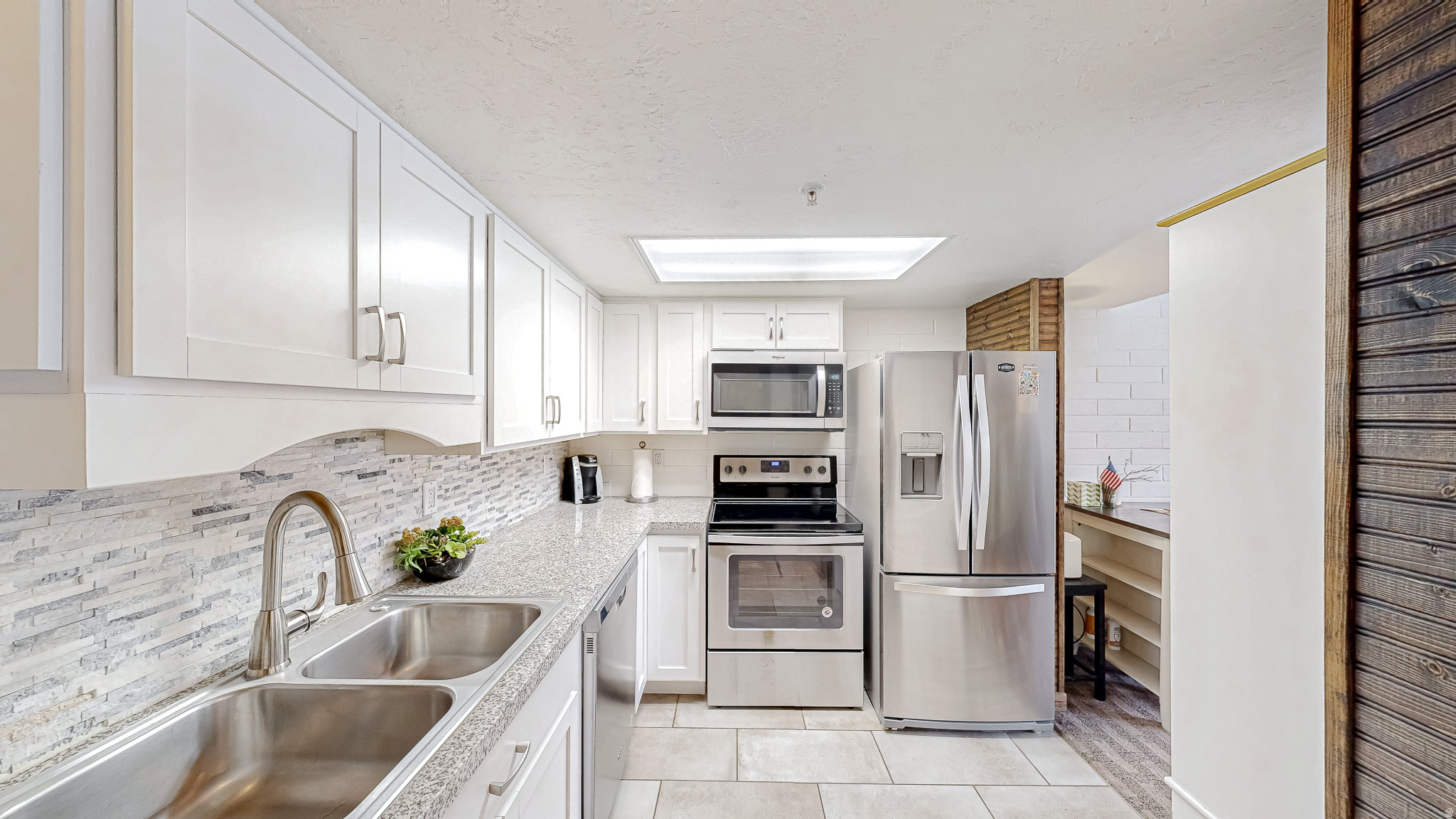 2000 PROSPECTOR AVE #106