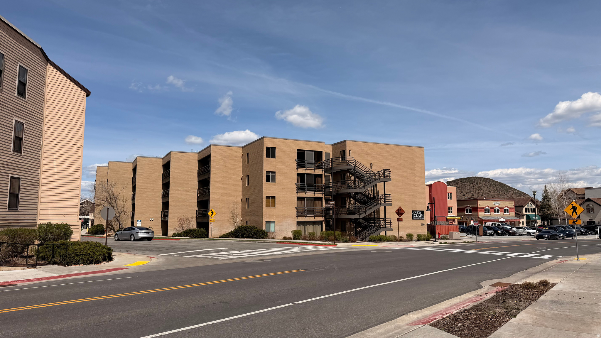 2000 PROSPECTOR AVE #106