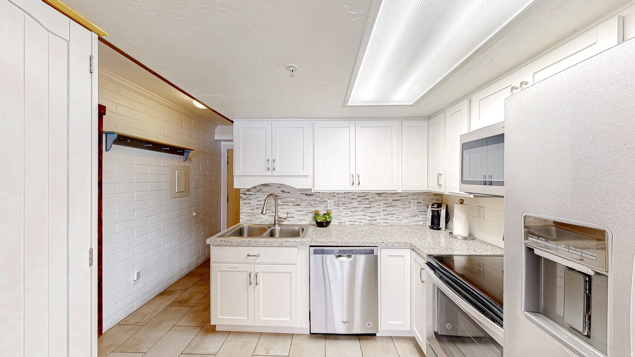 2000 PROSPECTOR AVE #106