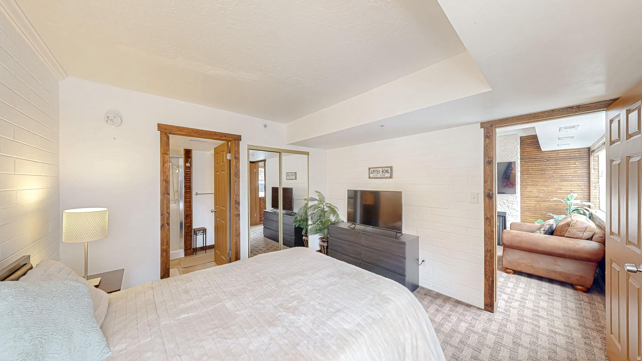 2000 PROSPECTOR AVE #106