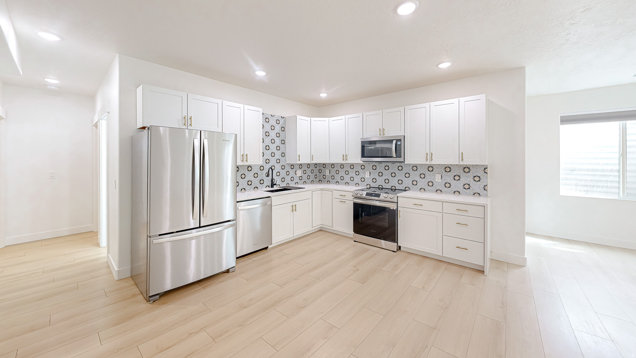 153 W 160 N #130