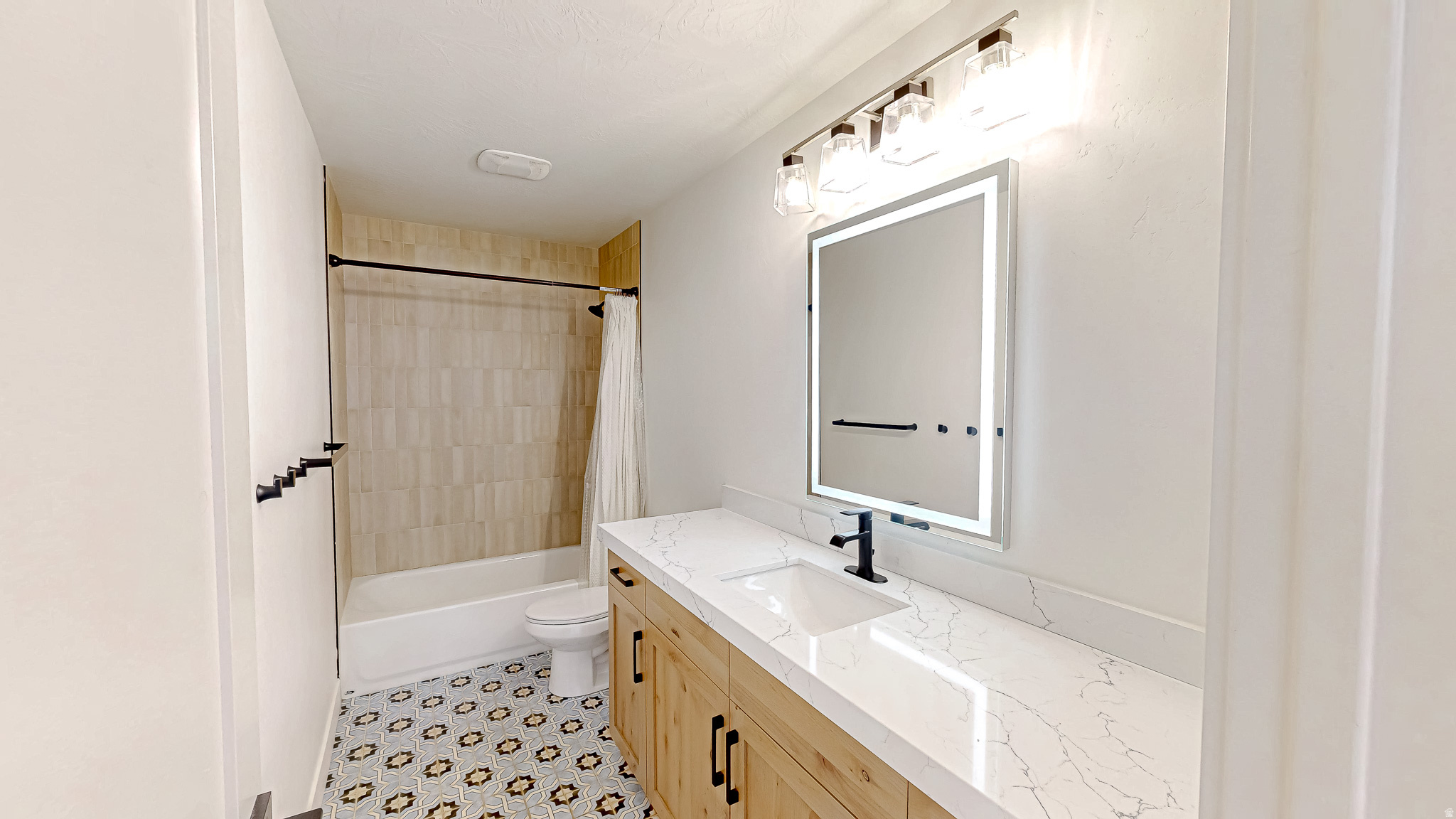 153 W 160 N #130