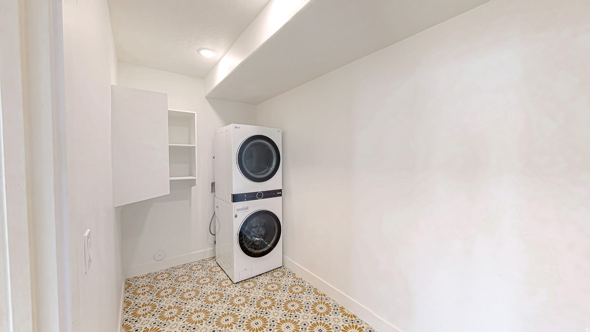 153 W 160 N #130