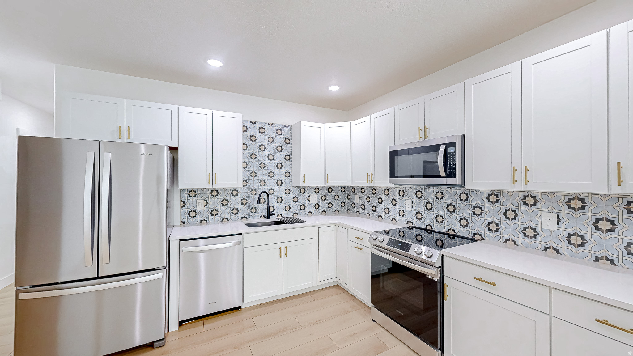 153 W 160 N #130