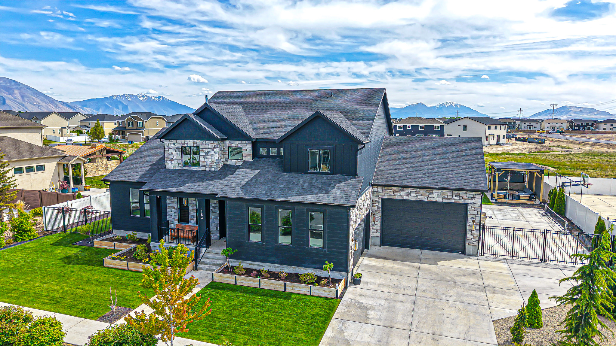 153 W 160 N #130