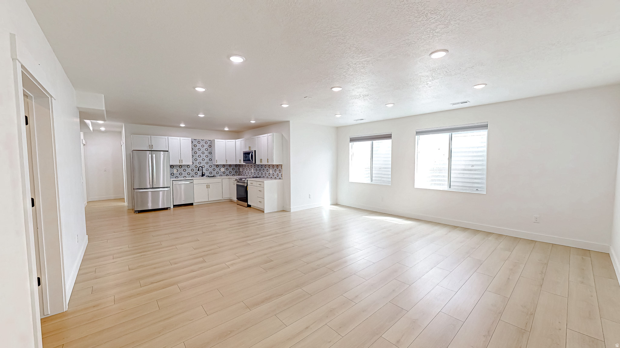 153 W 160 N #130