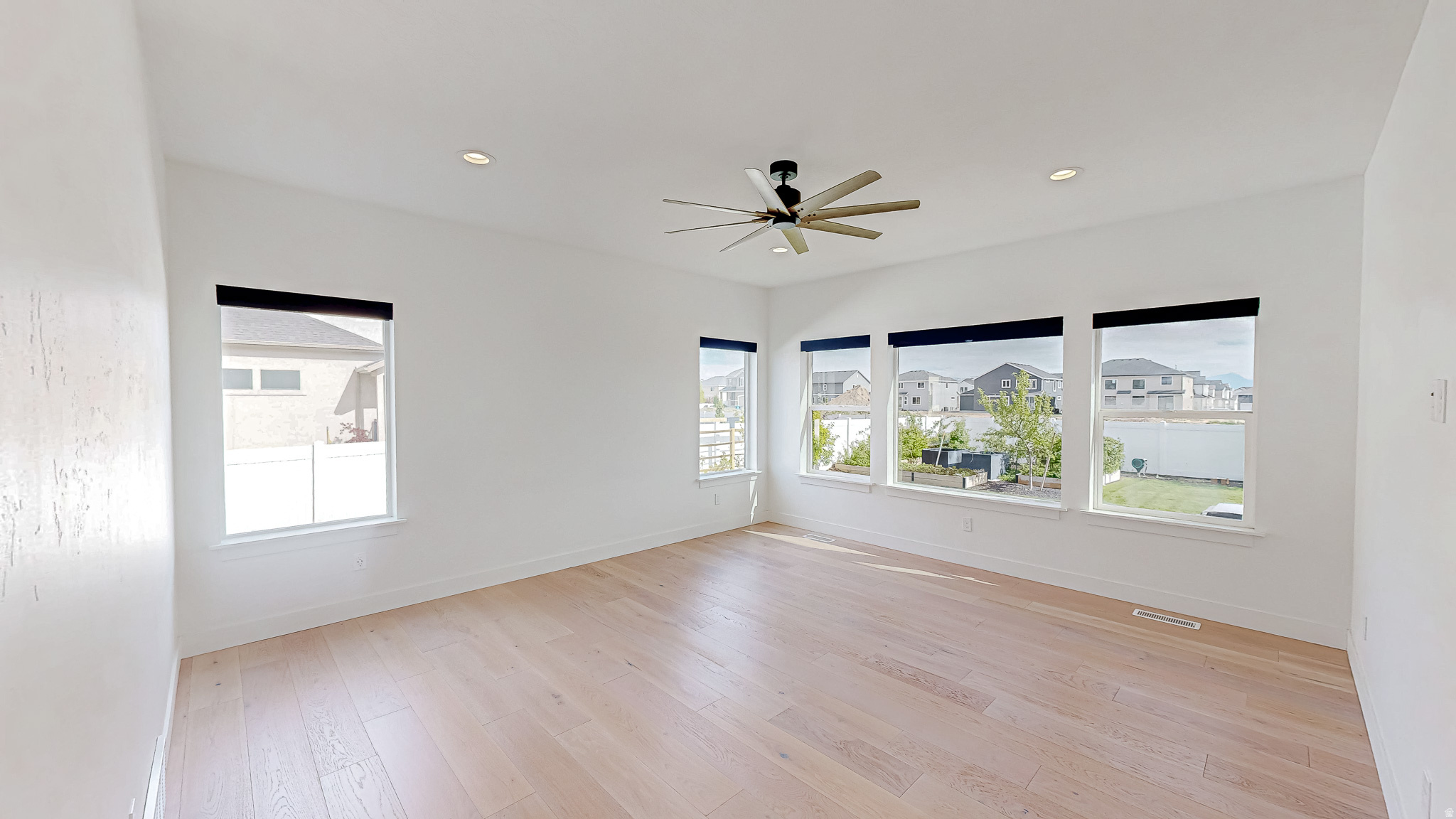 153 W 160 N #130