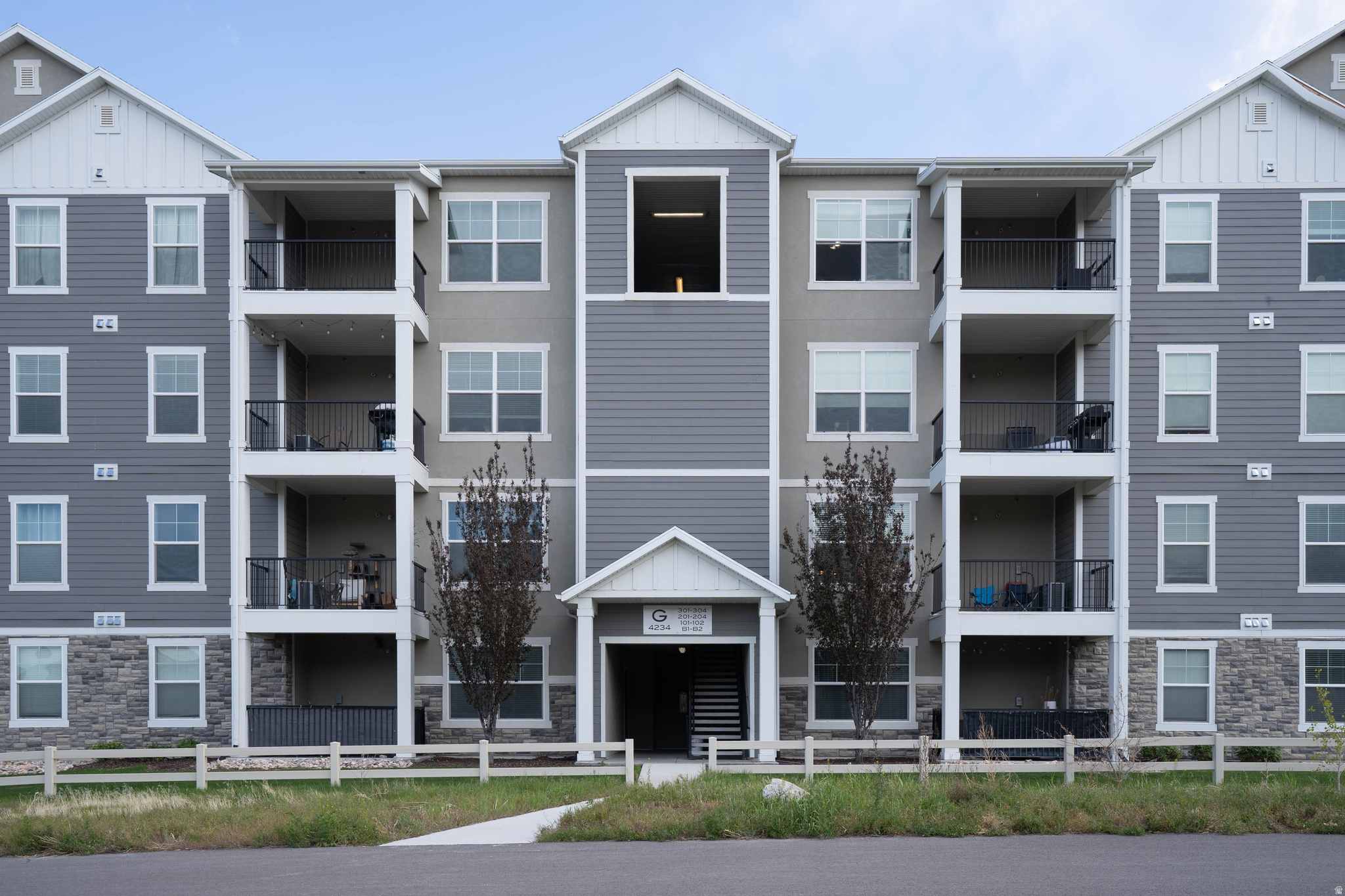 4234 W MCKELLEN DR #G303