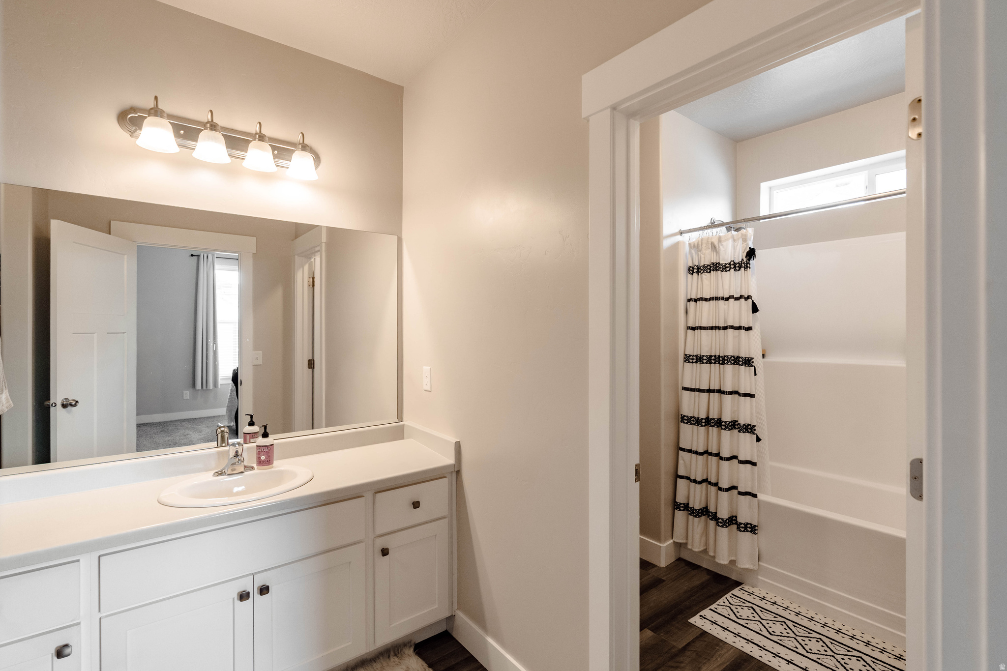 4234 W MCKELLEN DR #G303
