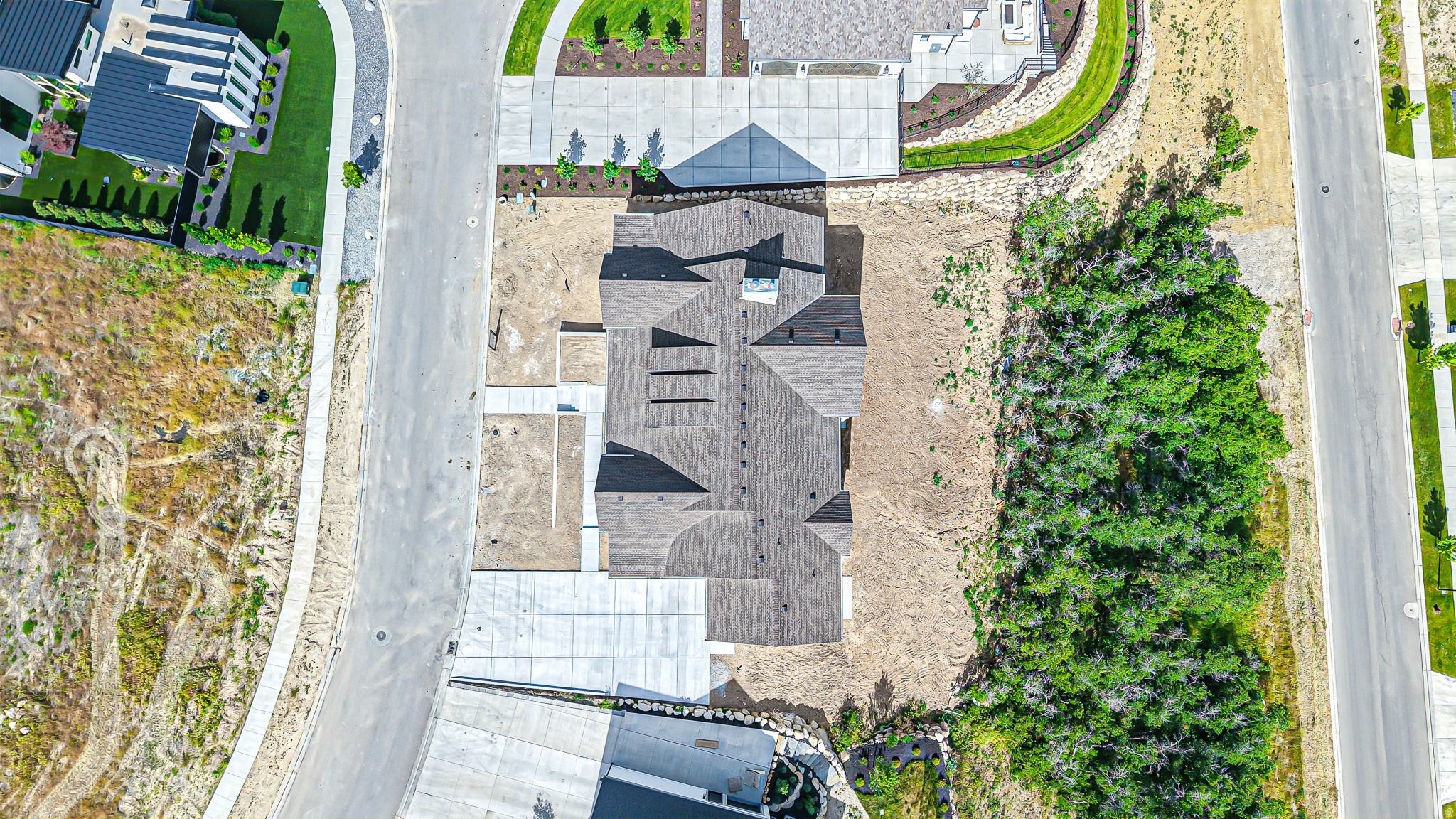 145 E HIDDEN LN