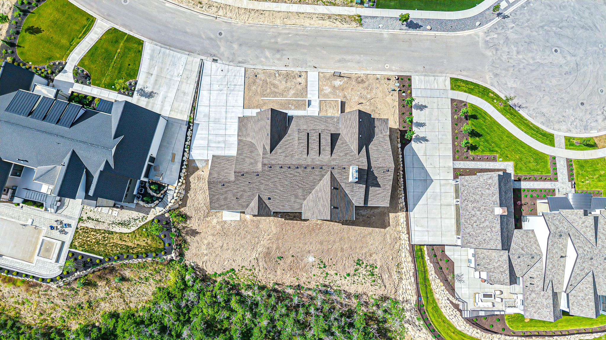 145 E HIDDEN LN