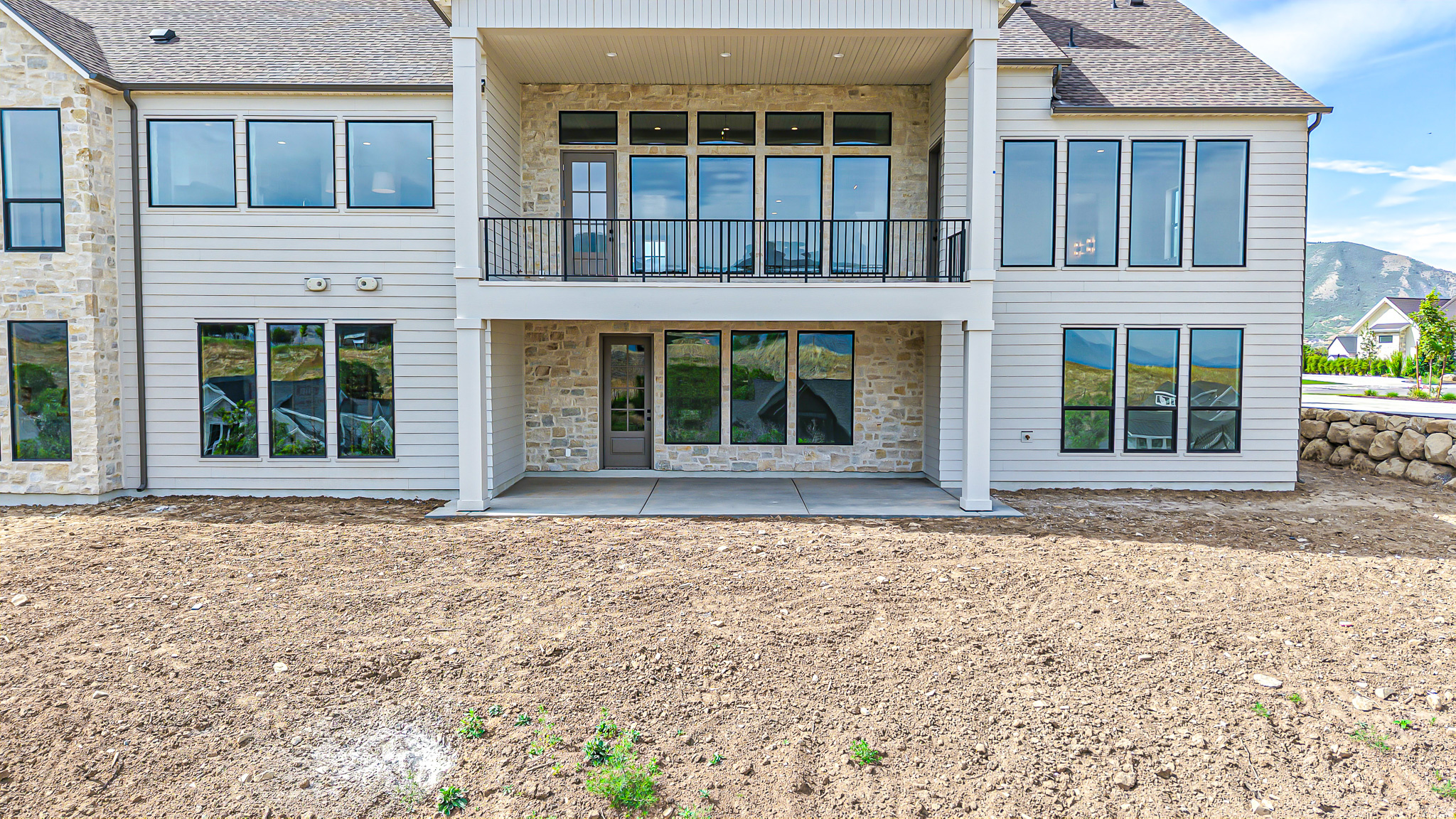 145 E HIDDEN LN