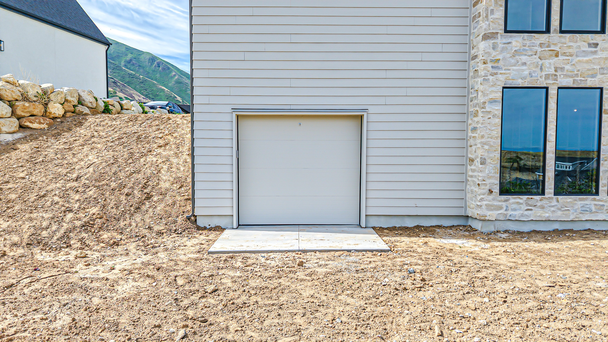 145 E HIDDEN LN