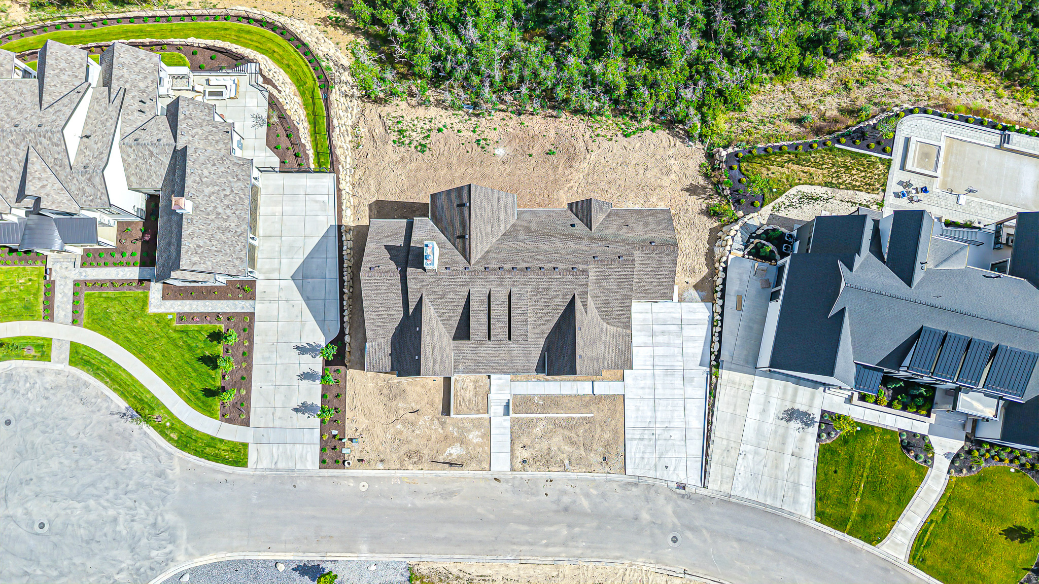145 E HIDDEN LN