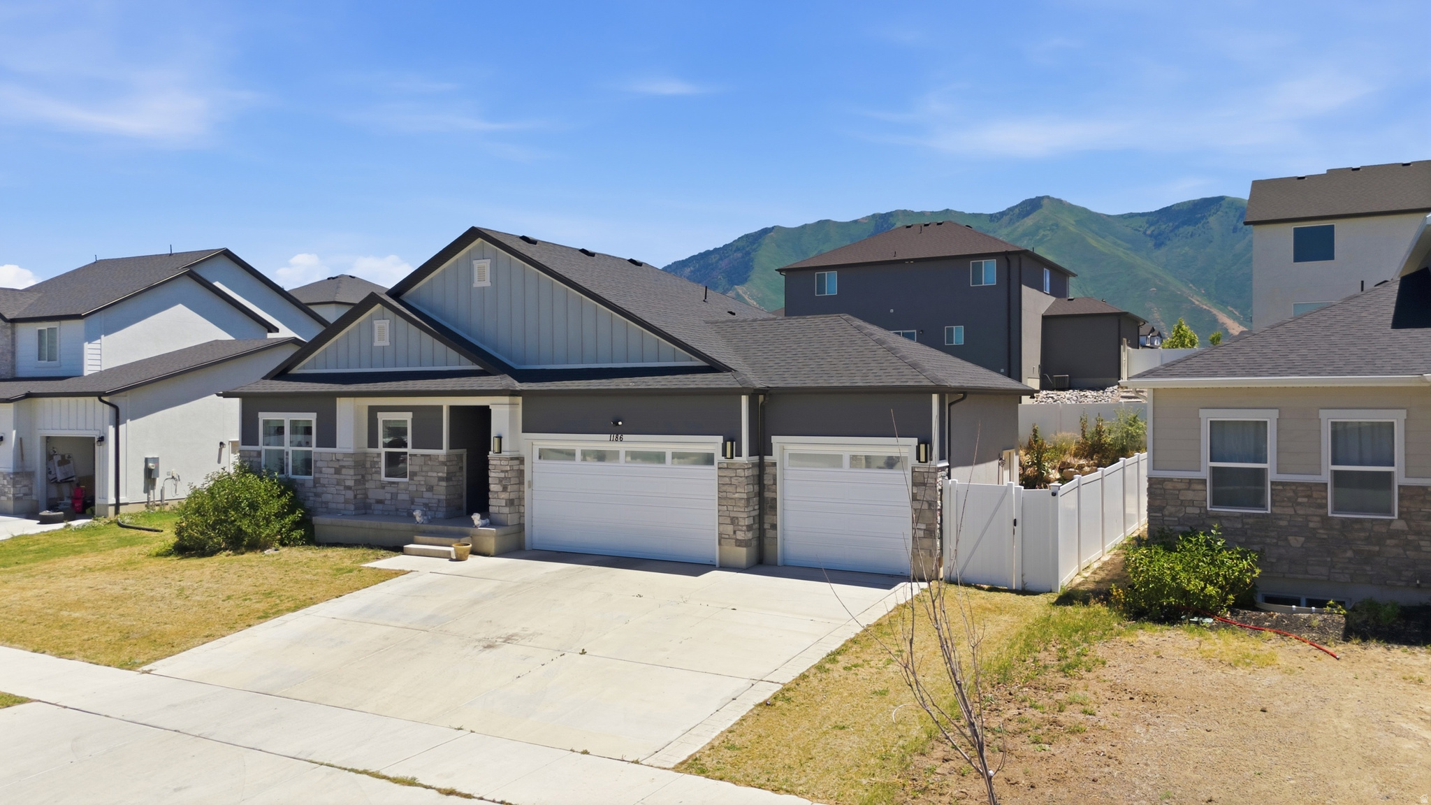 1186 N BUCKBOARD LN