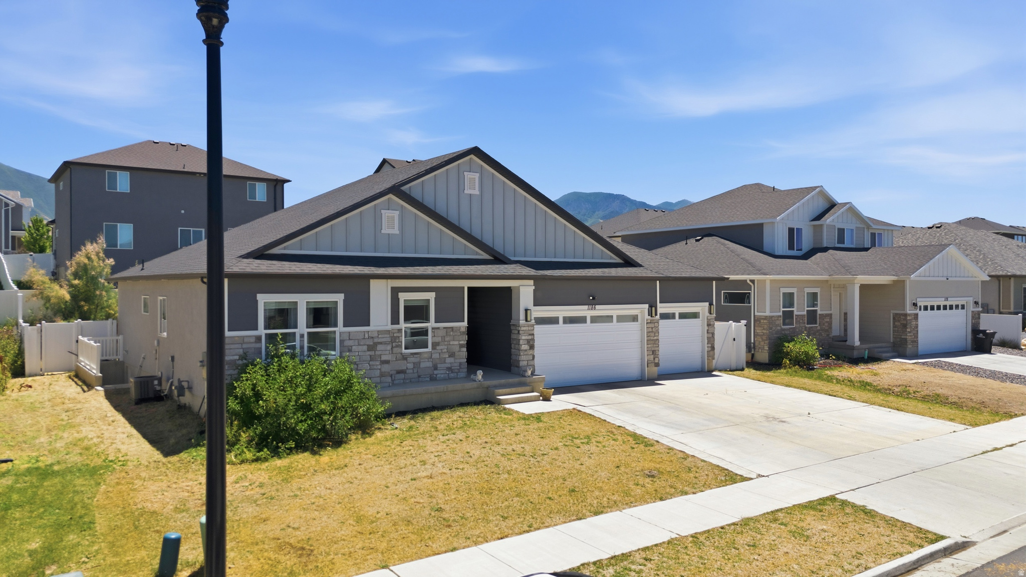 1186 N BUCKBOARD LN