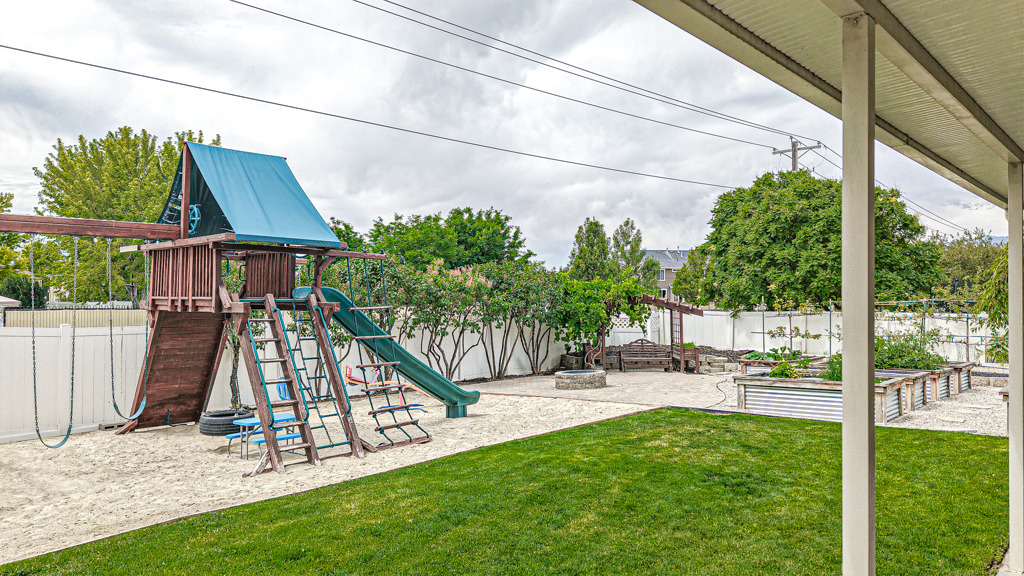 2455 W 1540 N