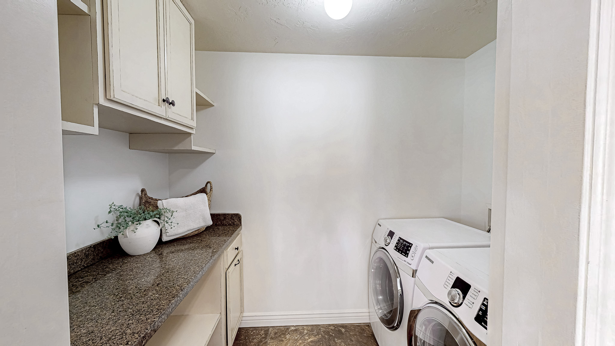 2455 W 1540 N