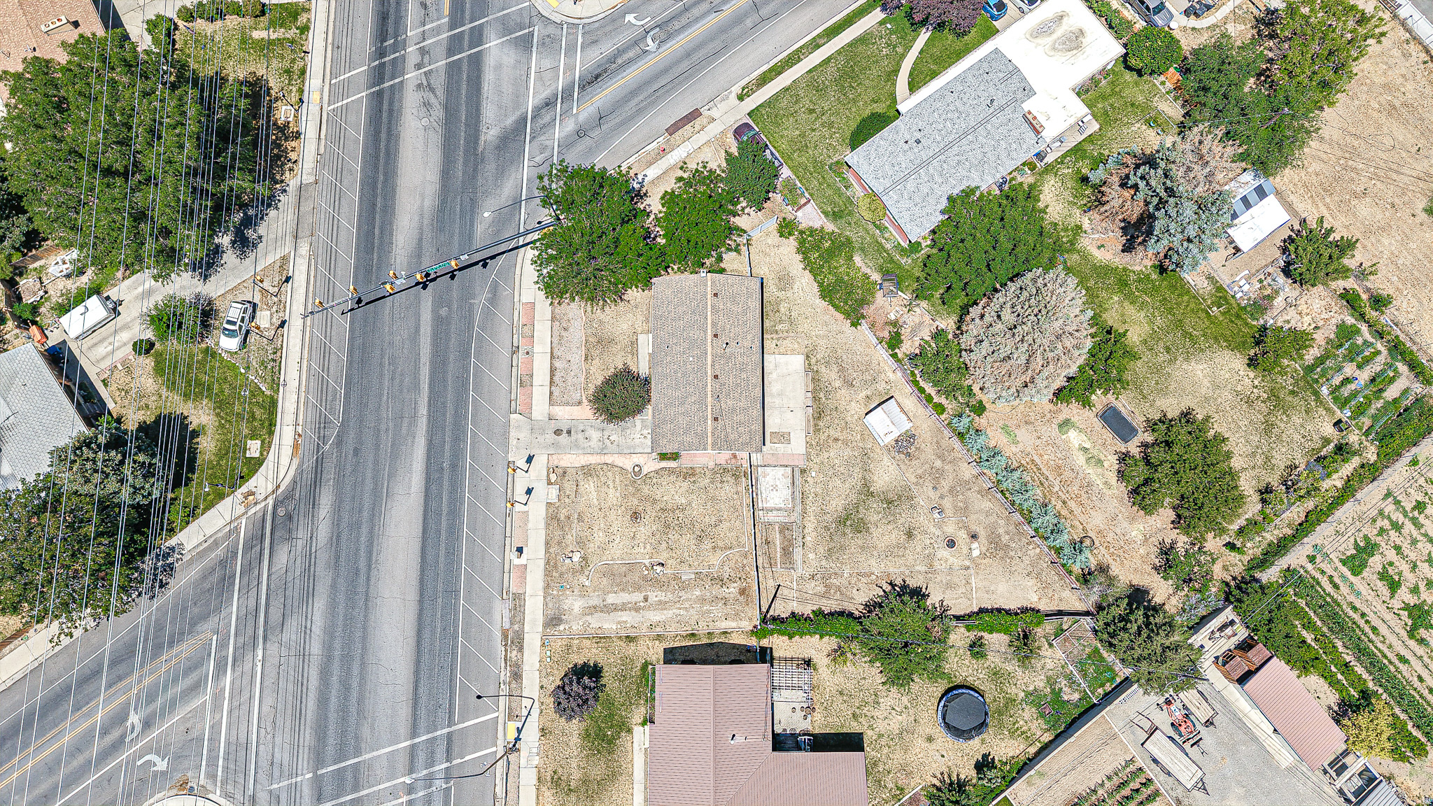831 E CANYON RD