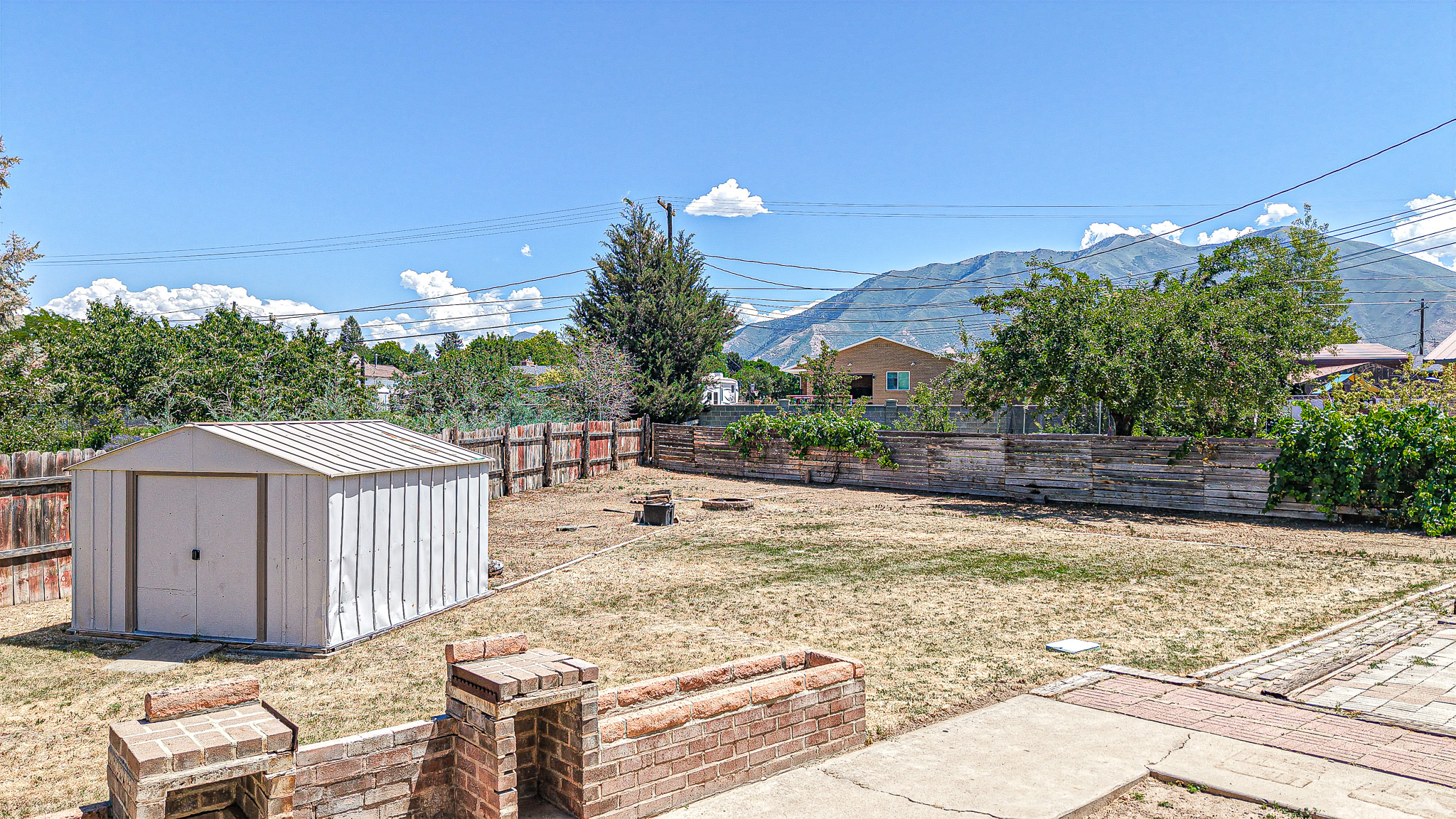 831 E CANYON RD