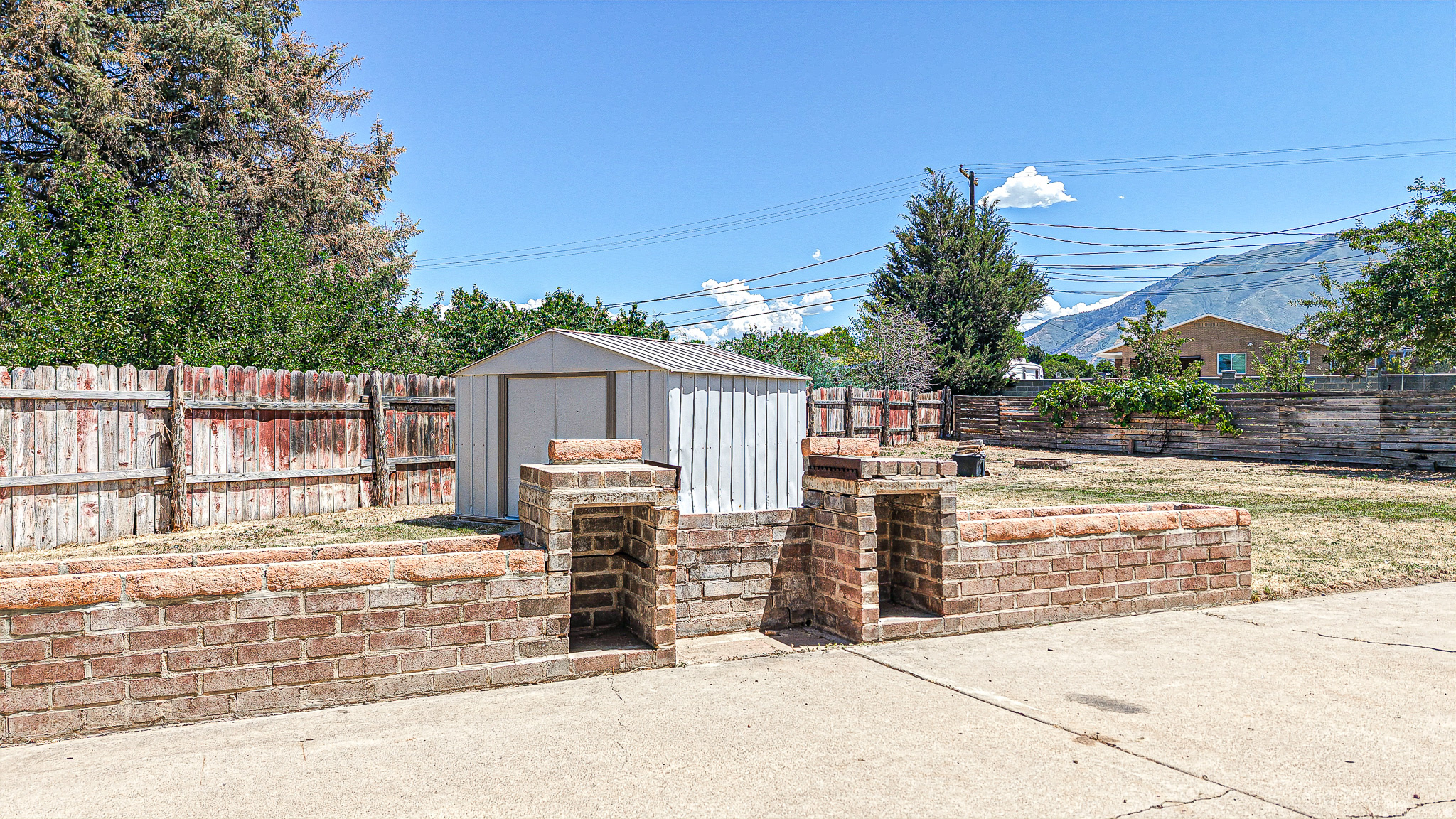 831 E CANYON RD
