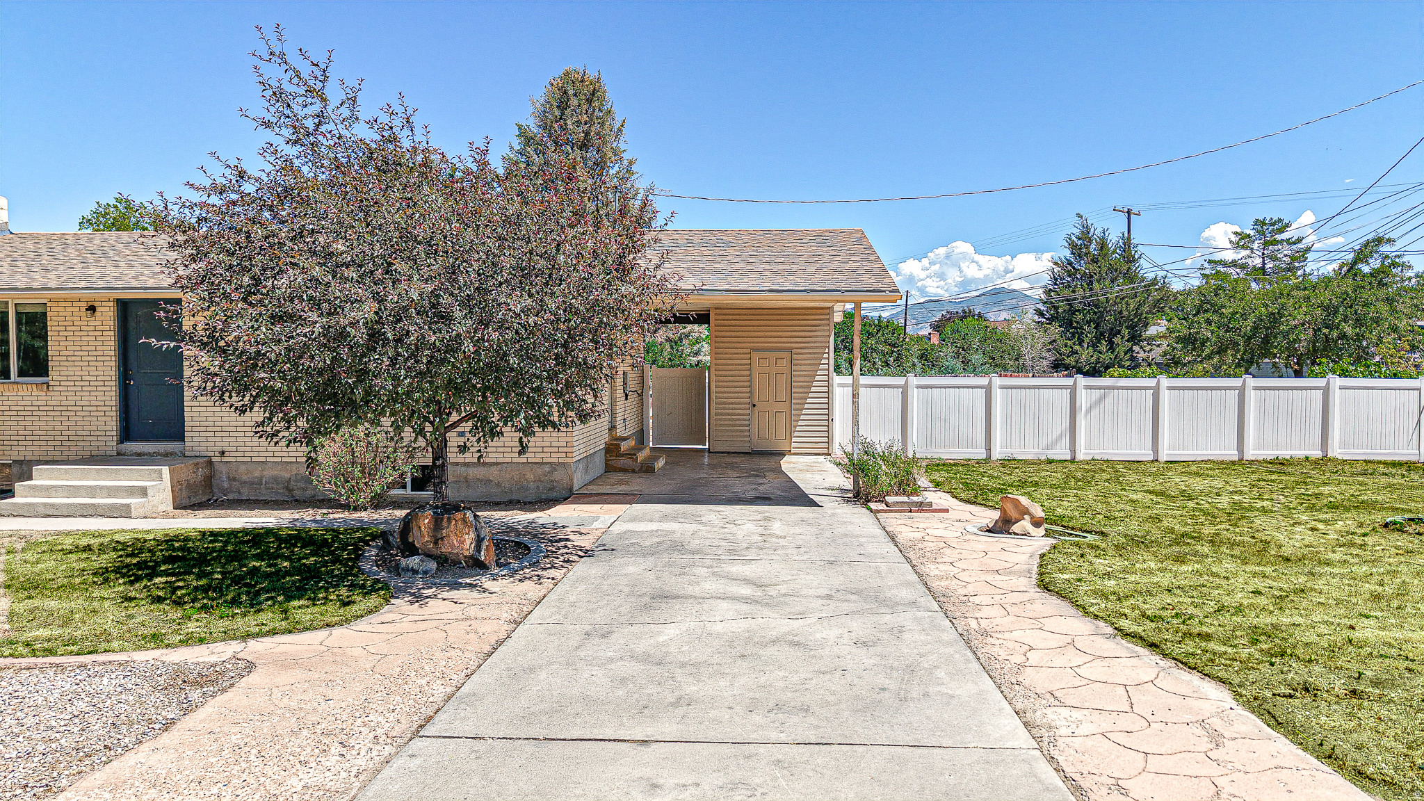 831 E CANYON RD