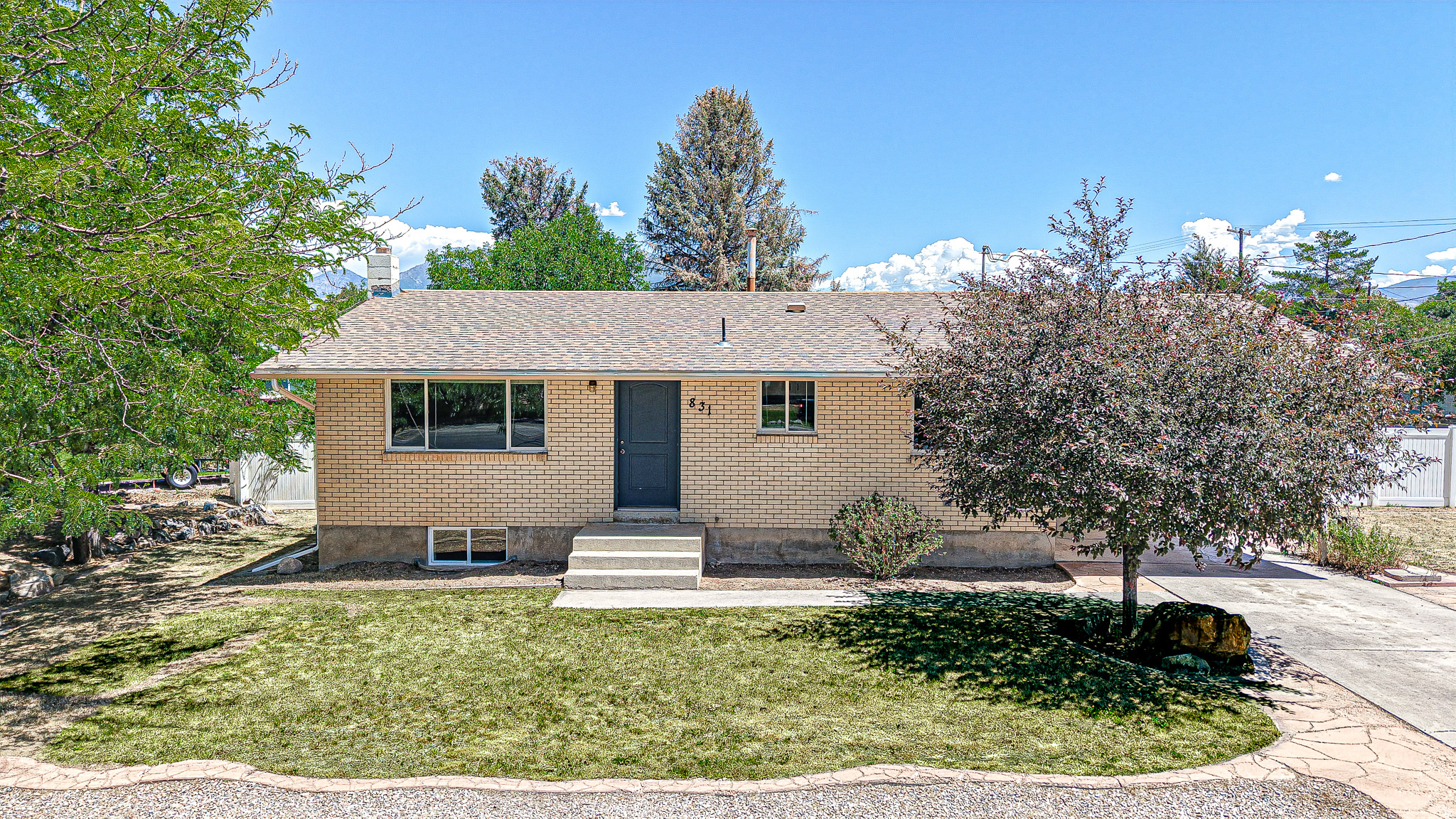 831 E CANYON RD