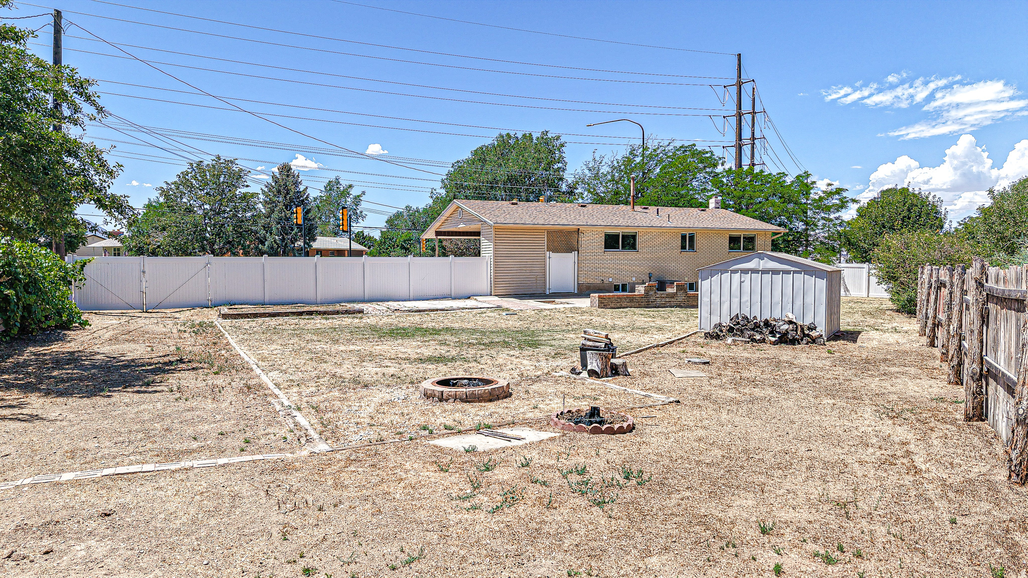 831 E CANYON RD