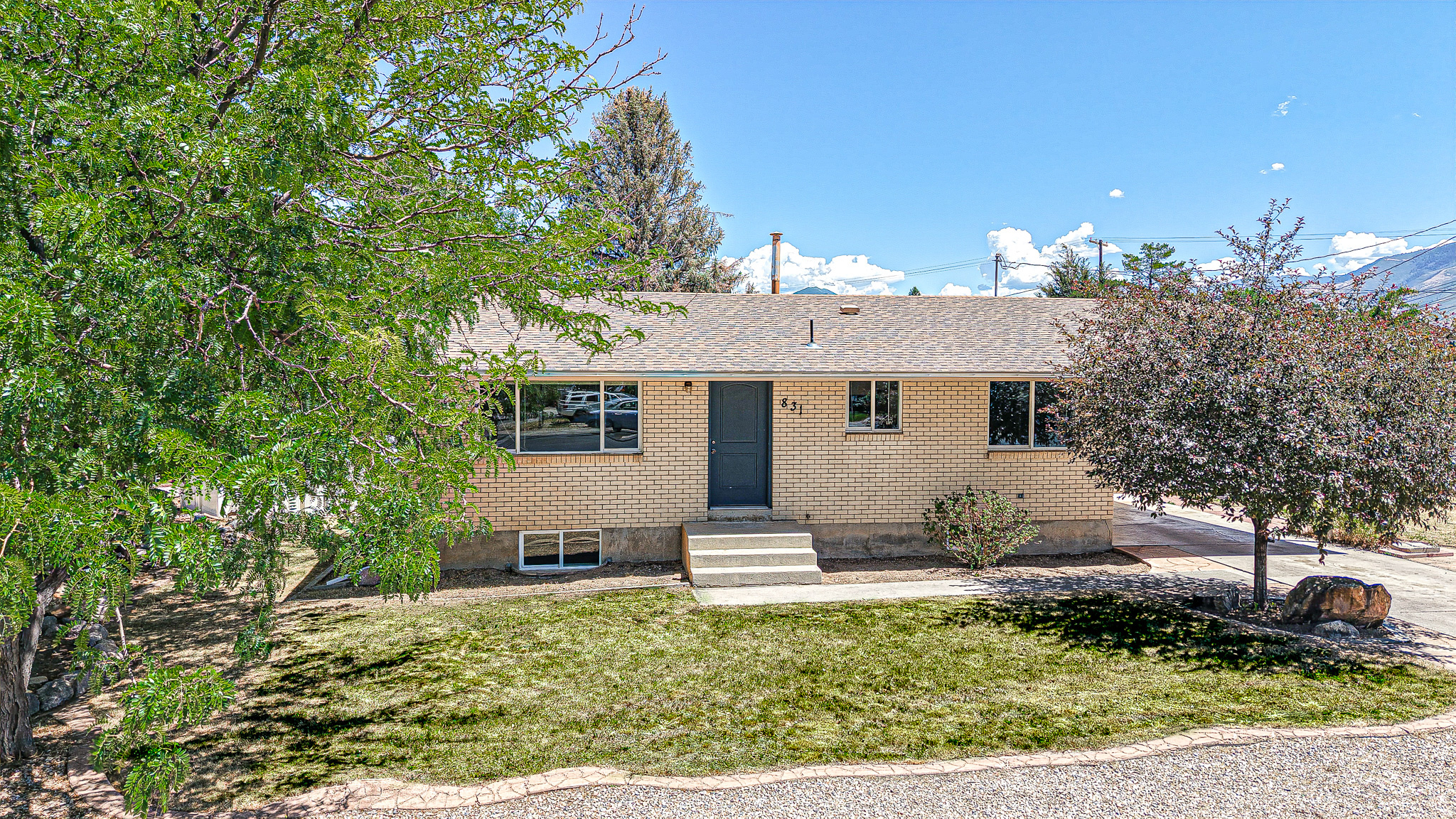 831 E CANYON RD